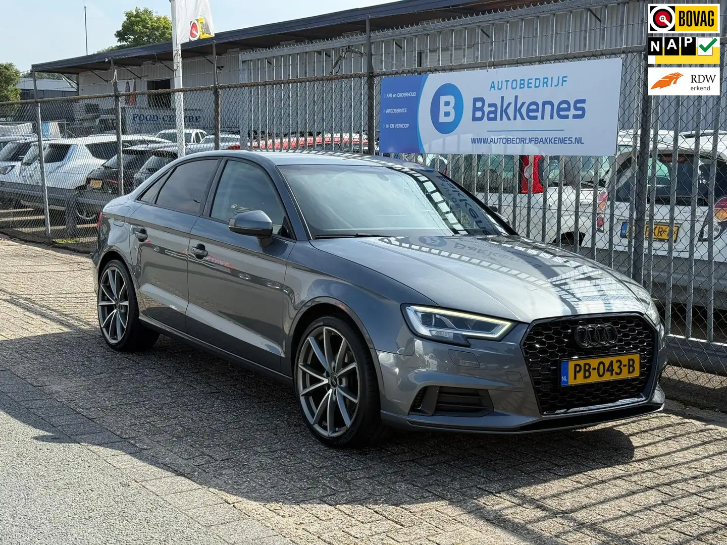 Audi A3 Limousine 1.0 TFSI Sport Lease Edition | Automaat Gris - 1