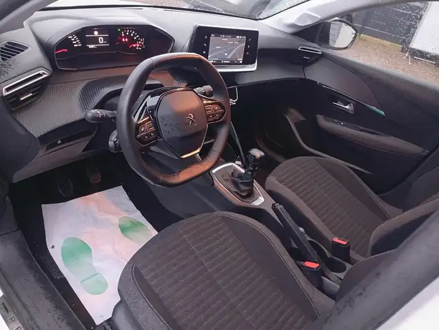Peugeot 208 view 7