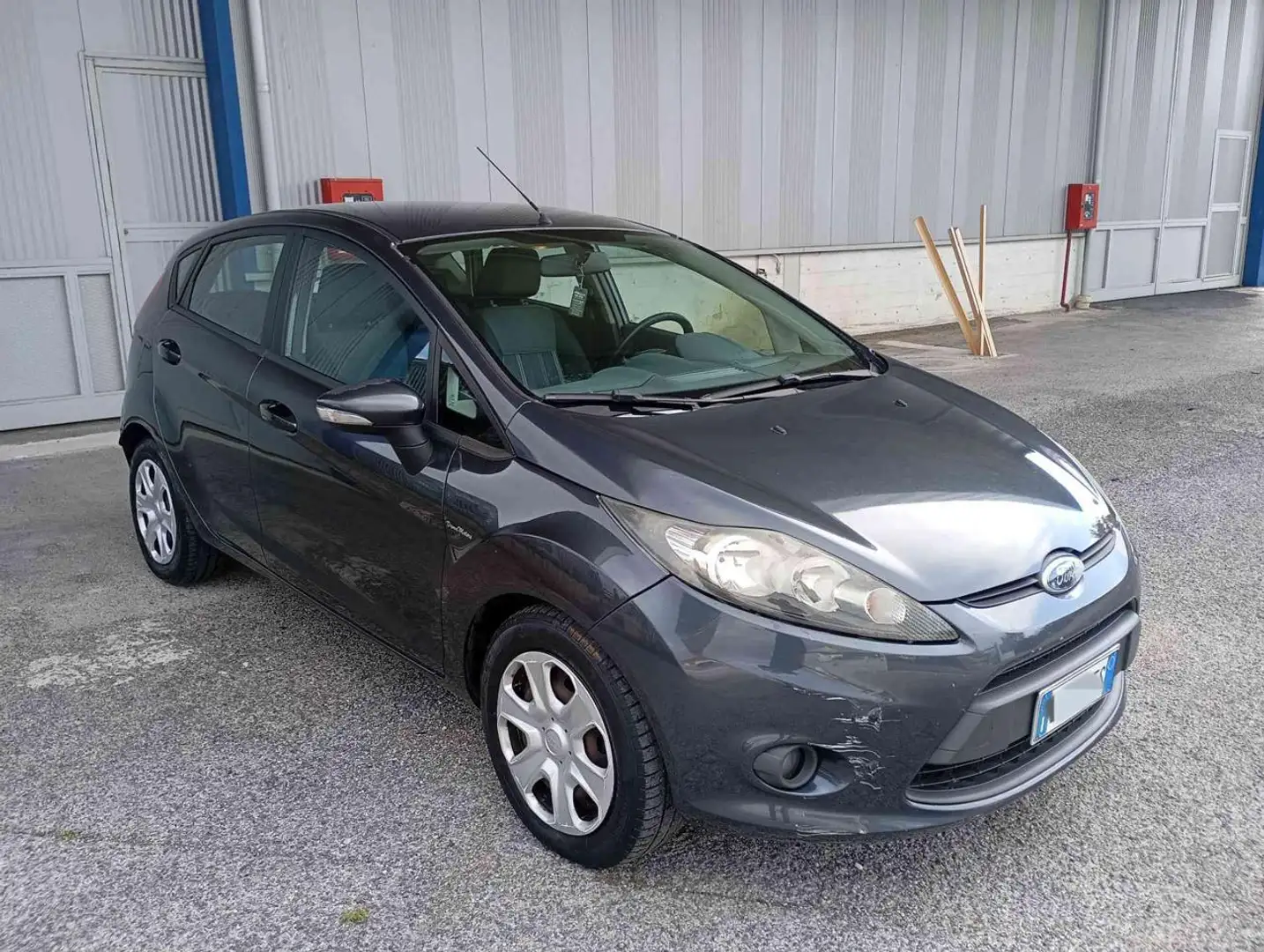 Ford Fiesta 1.4 TDCi 68CV 5 porte Titanium Gris - 1