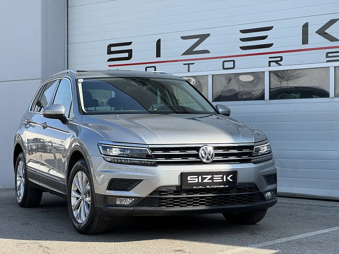 Volkswagen Tiguan 2,0 TDI SCR 4Motion Sky DSG|VIRTUAL-COCKPIT|PAN... Grau - 2