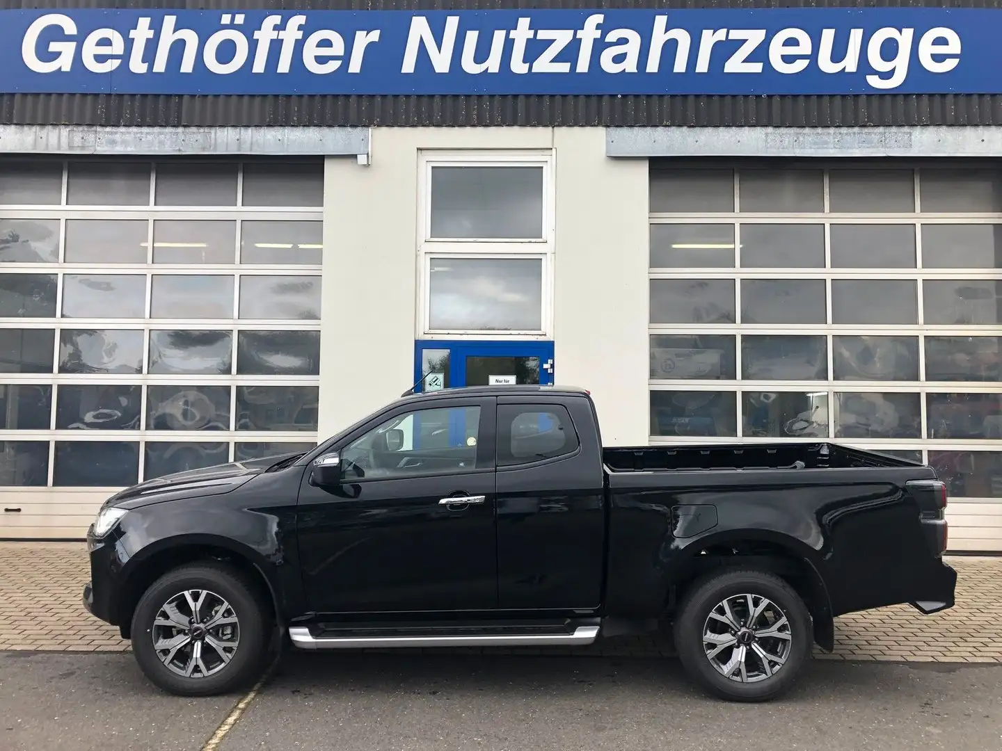 Isuzu D-Max Space Cab LSE AT Modell 2023 + SOFORT + Negro - 1