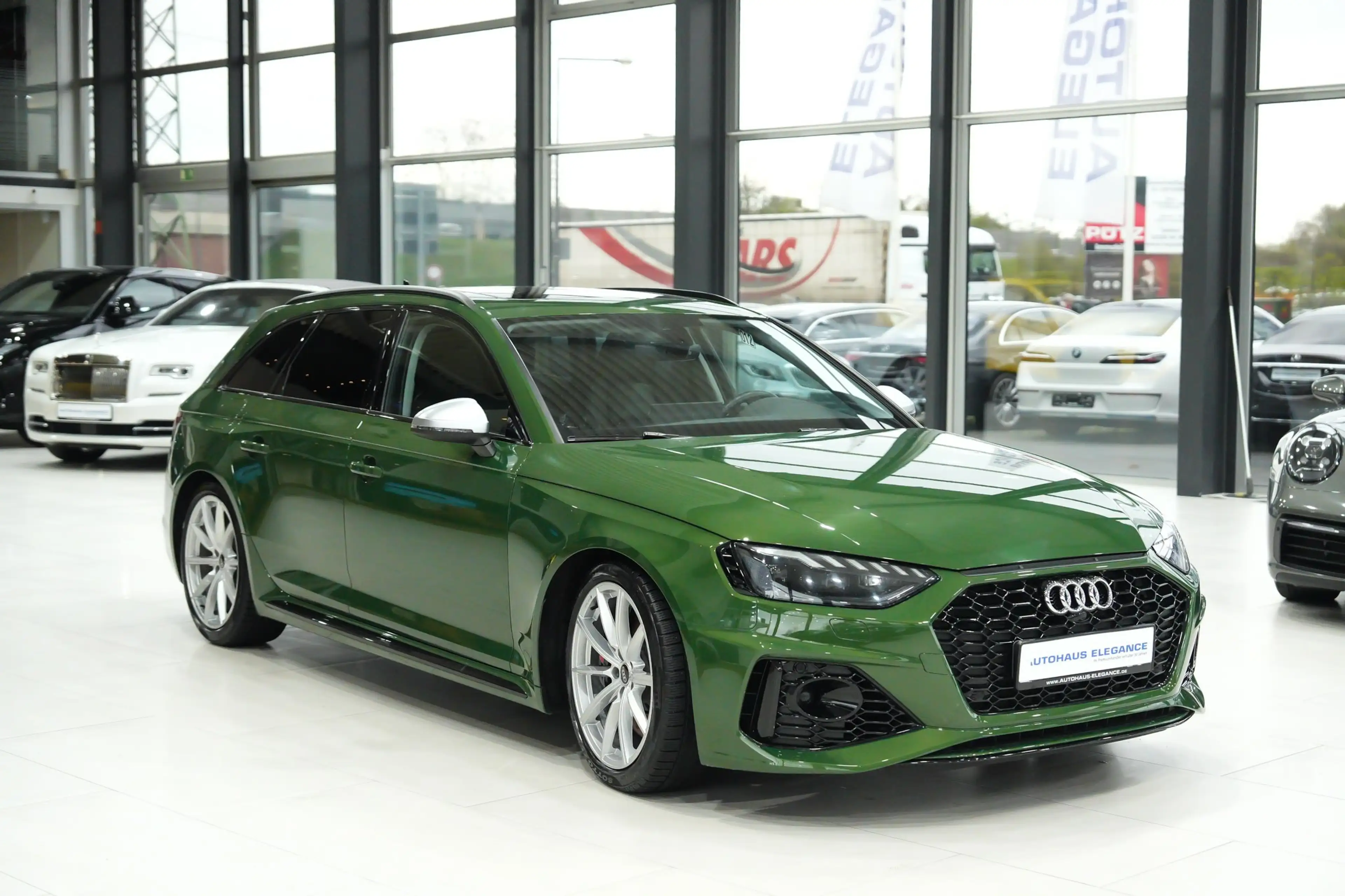 Audi RS4 2.9 TFSI quattro*SPORTSITZE-PLUS*MATRIX*PANO* — photo 2