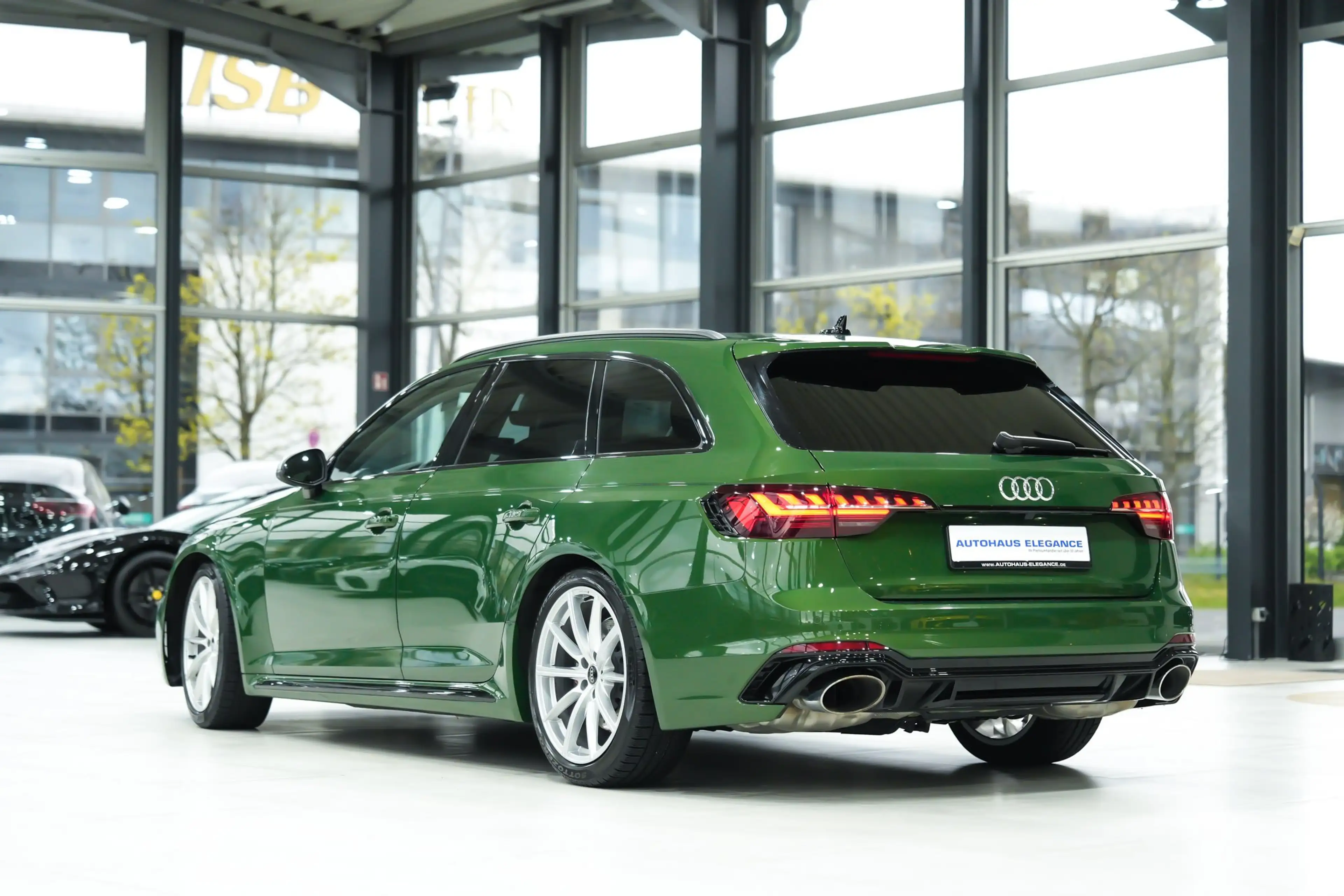 Audi RS4 2.9 TFSI quattro*SPORTSITZE-PLUS*MATRIX*PANO* — photo 4