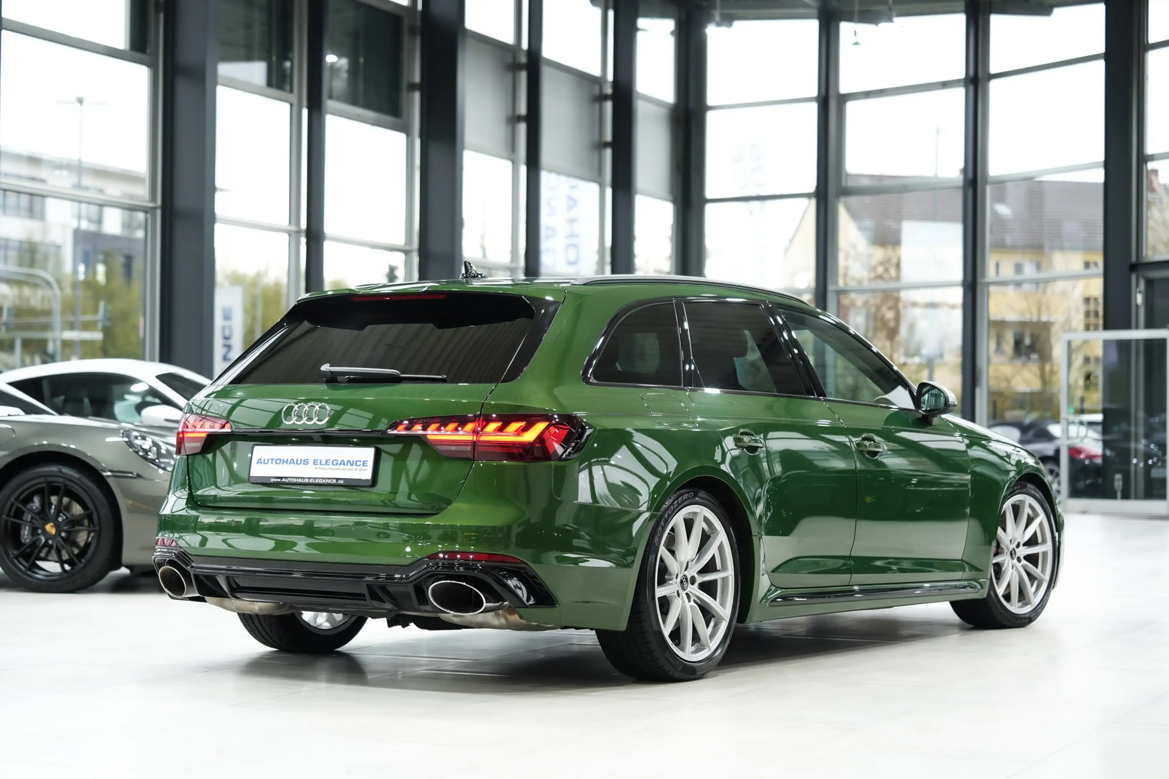 Audi RS4 2.9 TFSI quattro*SPORTSITZE-PLUS*MATRIX*PANO* — photo 3