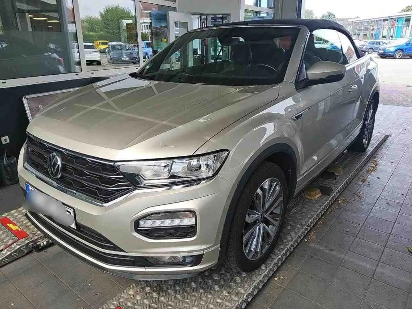 Volkswagen T-Roc Cabriolet 1.5 TSI R-LINE *APP *SITZHZG *DAB+ *CLI Silber - 2