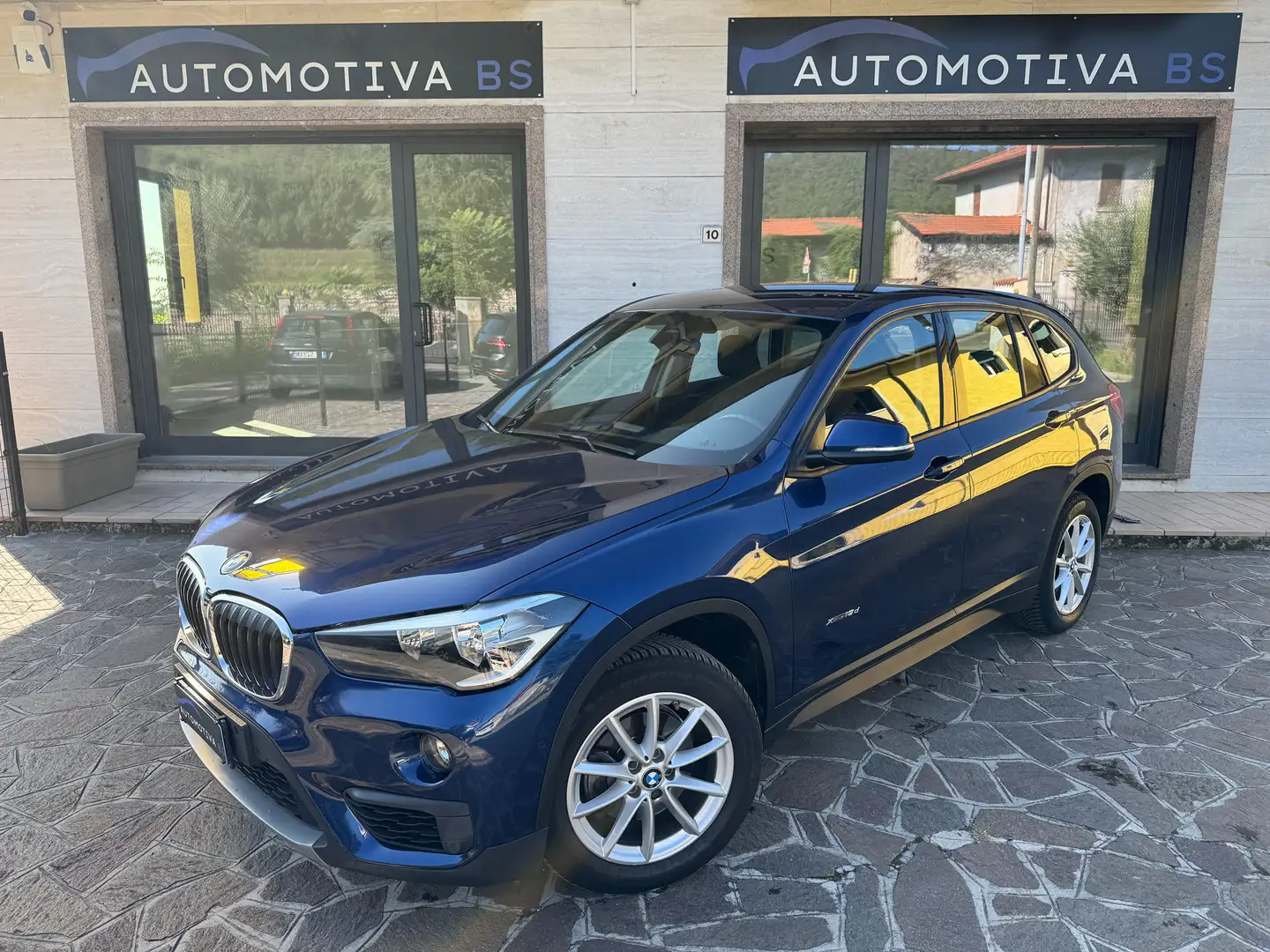 BMW X1 X1 F48 xdrive18d Business auto TRAZIONE INTEGRALE Blauw - 1