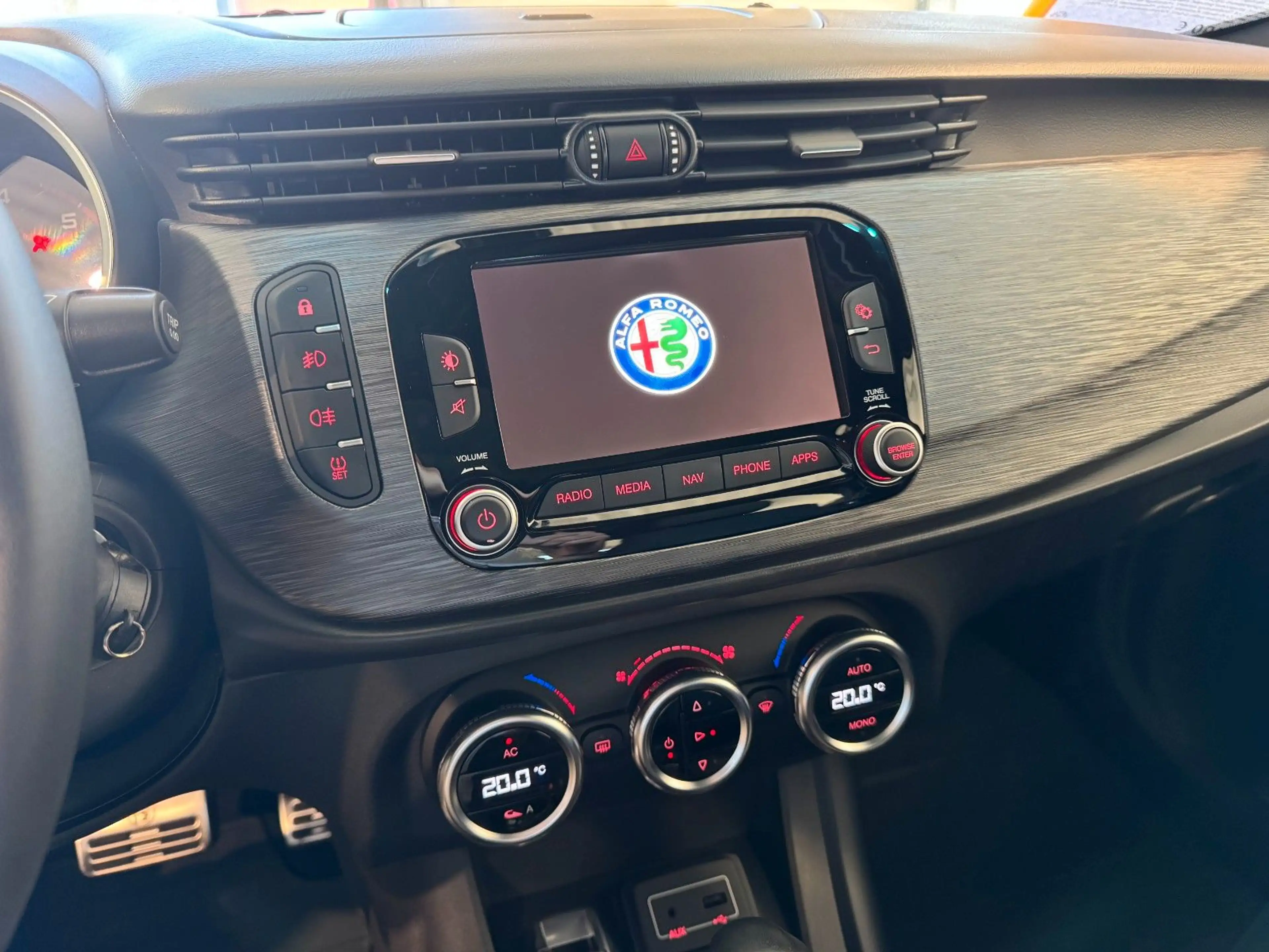 Alfa Romeo Giulietta Lusso Ti NAVI/Panorama/Touchscreen — photo 13