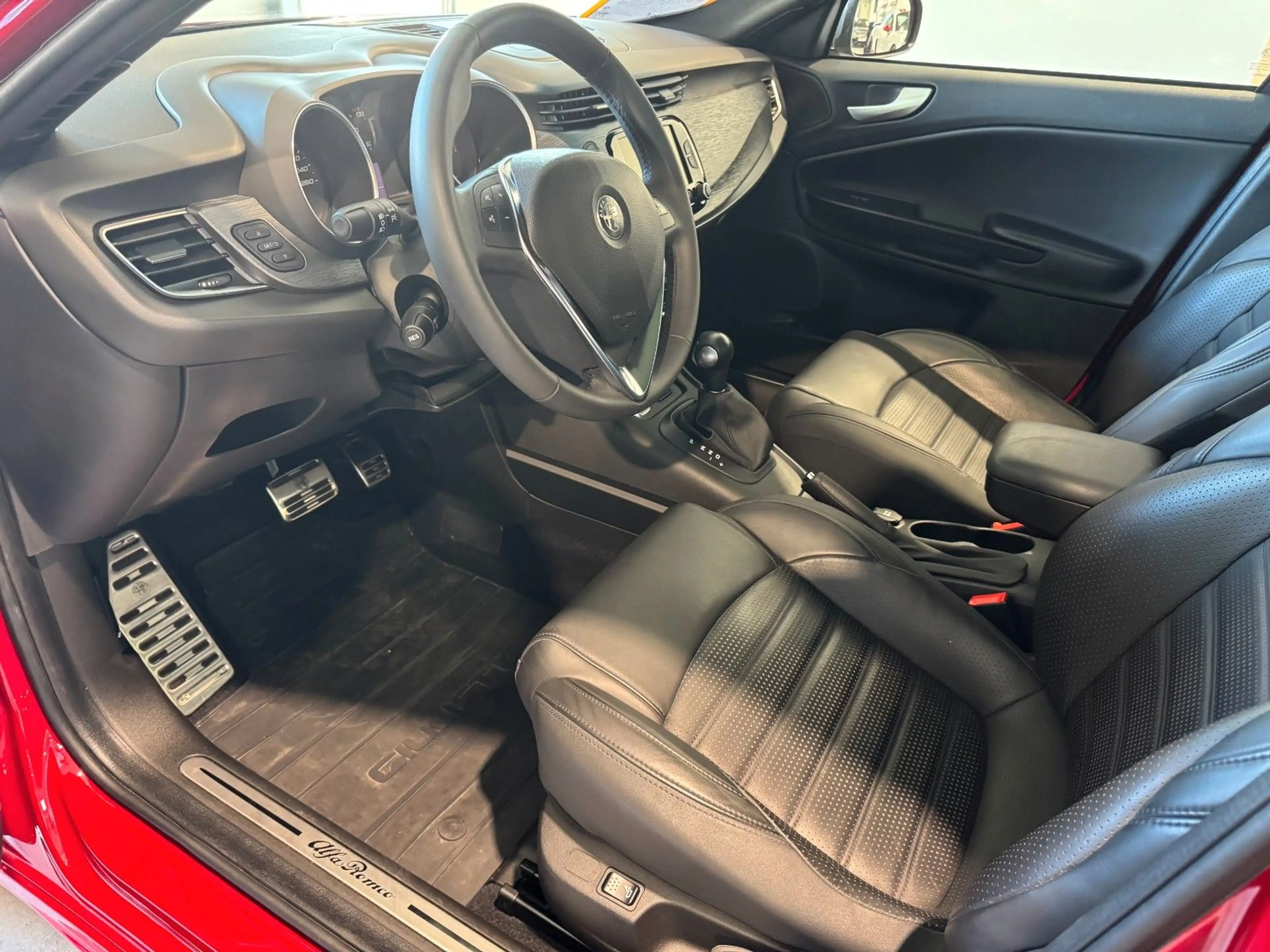 Alfa Romeo Giulietta Lusso Ti NAVI/Panorama/Touchscreen — photo 10