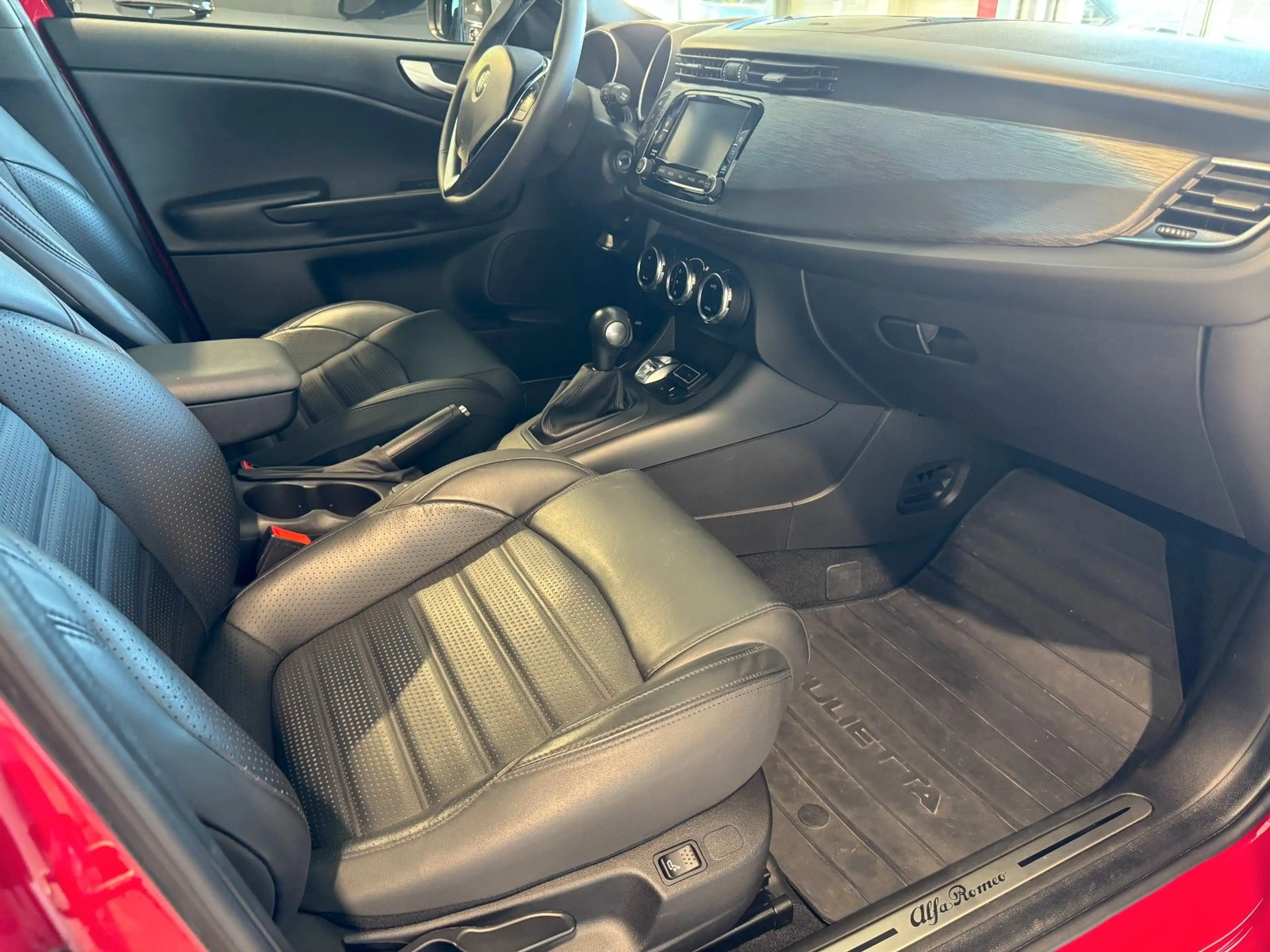 Alfa Romeo Giulietta Lusso Ti NAVI/Panorama/Touchscreen — photo 7