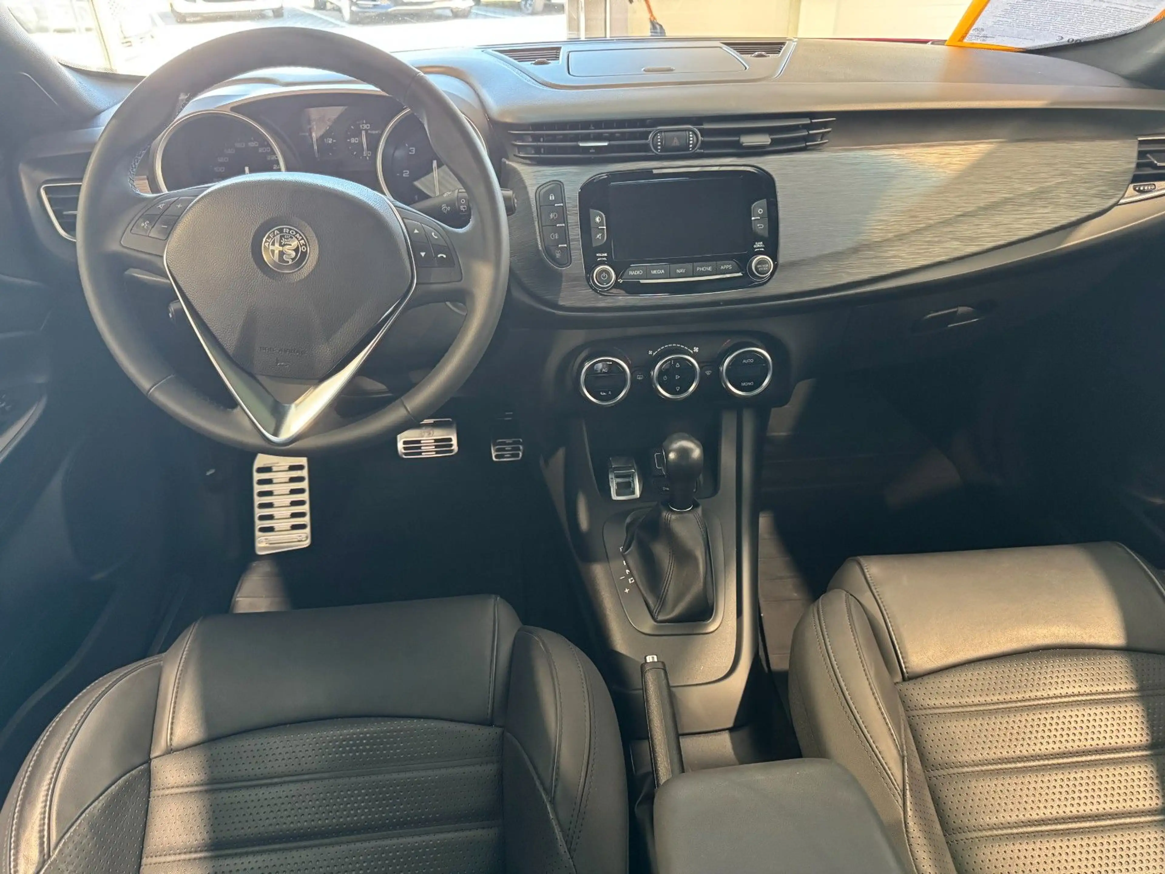 Alfa Romeo Giulietta Lusso Ti NAVI/Panorama/Touchscreen — photo 9