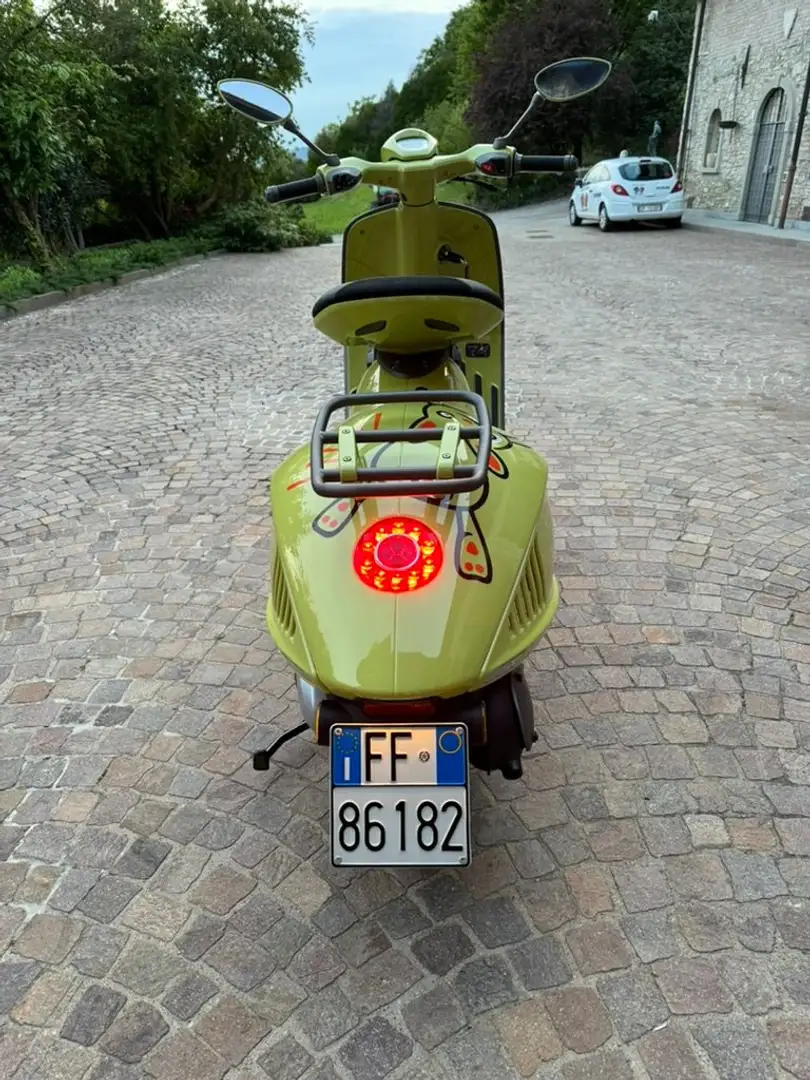 Vespa 946 Bunny Grün - 2