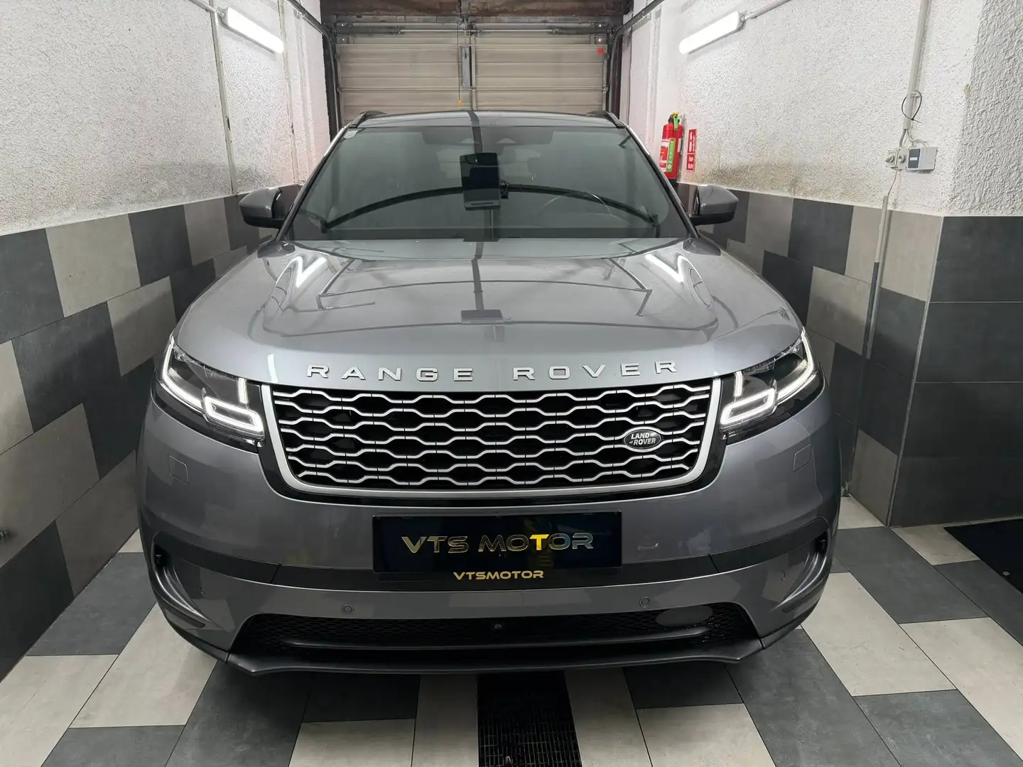 Land Rover Range Rover Velar Basis Grau - 1