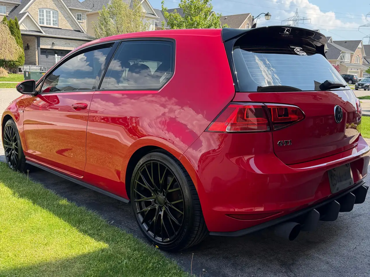 Volkswagen Golf GTI снимка Volkswagen Golf GTI
