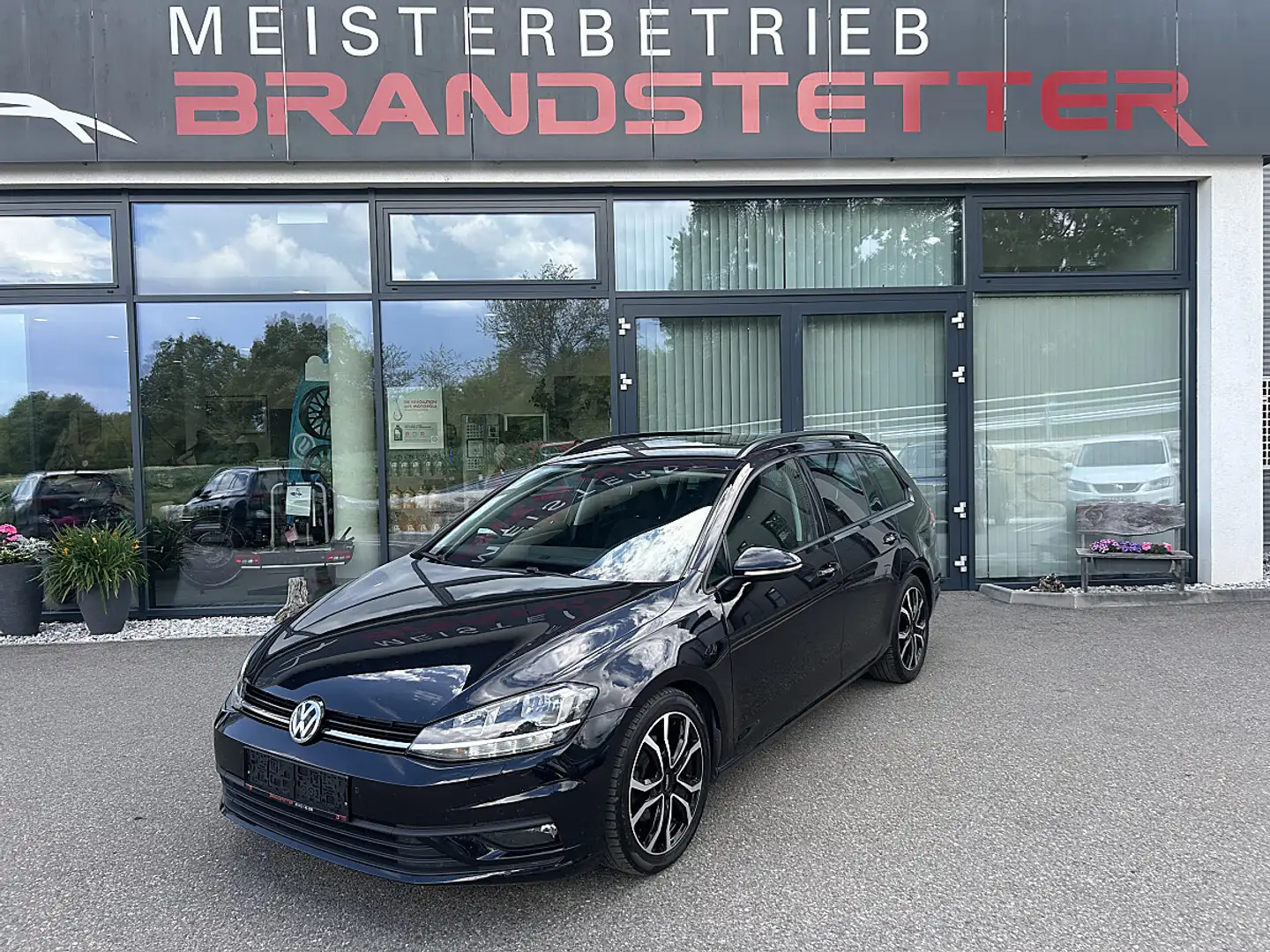 Volkswagen Golf Variant Comfortline 1,6 TDI SCR DSG Schwarz - 1