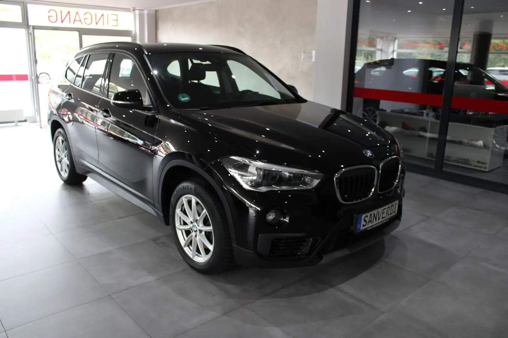 BMW X1 sDrive18d ADVANTAGE NAVI LED CONNECTED DRIVE Zwart - 2