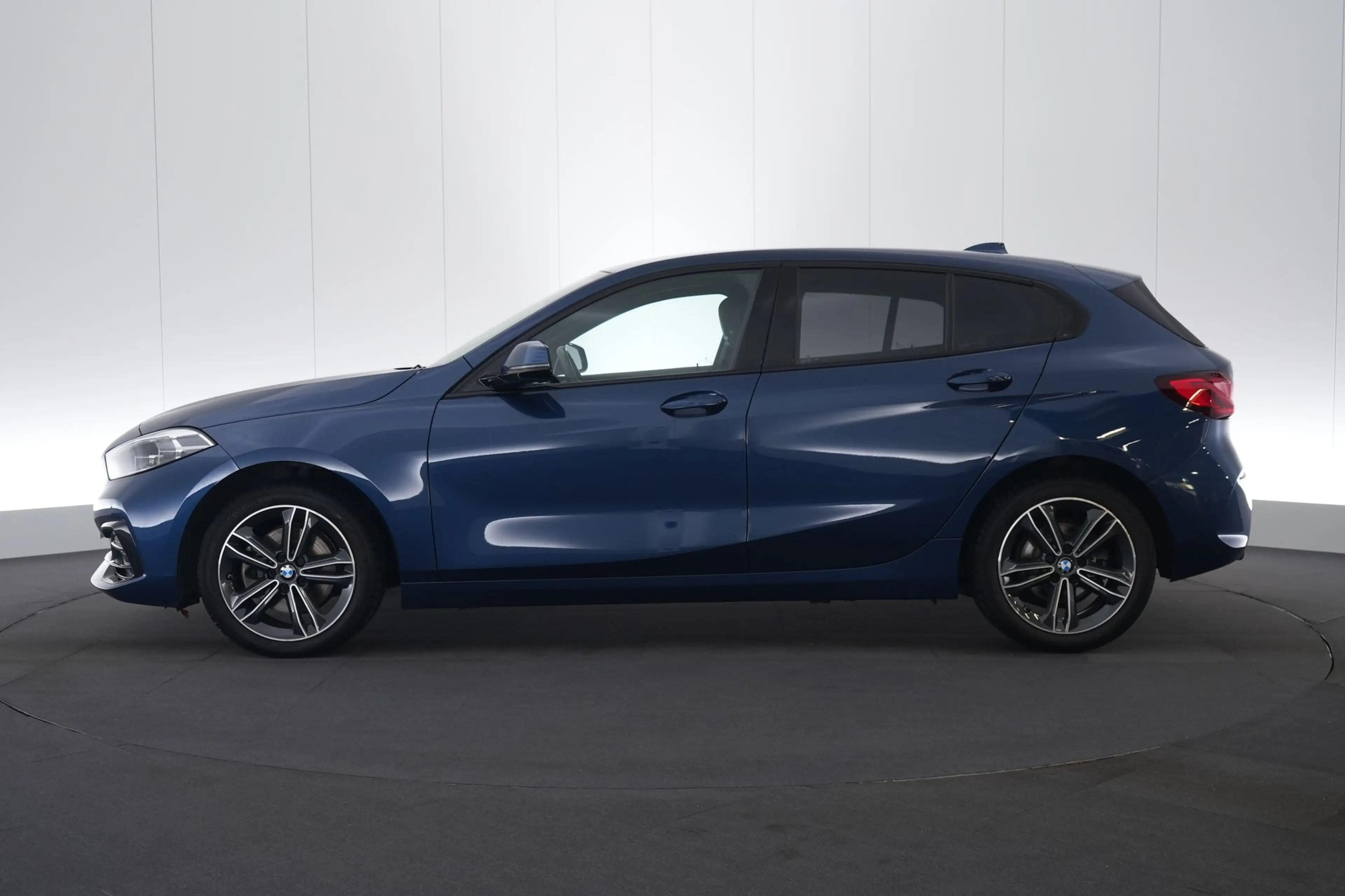BMW 118 1 118d Business+ LEDER/CUIR LED GPS PDC Keyless Ve — photo 11