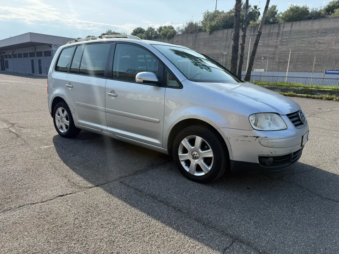 Volkswagen Touran 2.0 tdi Trendline 140cv - 1