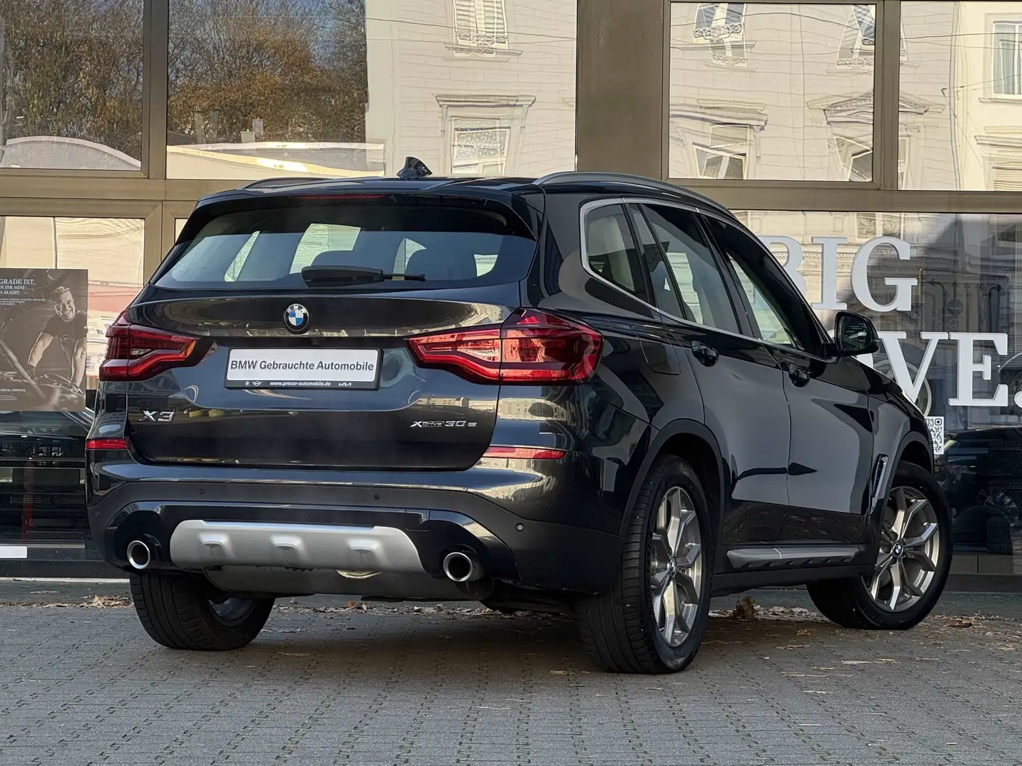 BMW X3 xDrive30e AdapLED PA LC+ AHK Tempomat DAB Shz Gris - 2