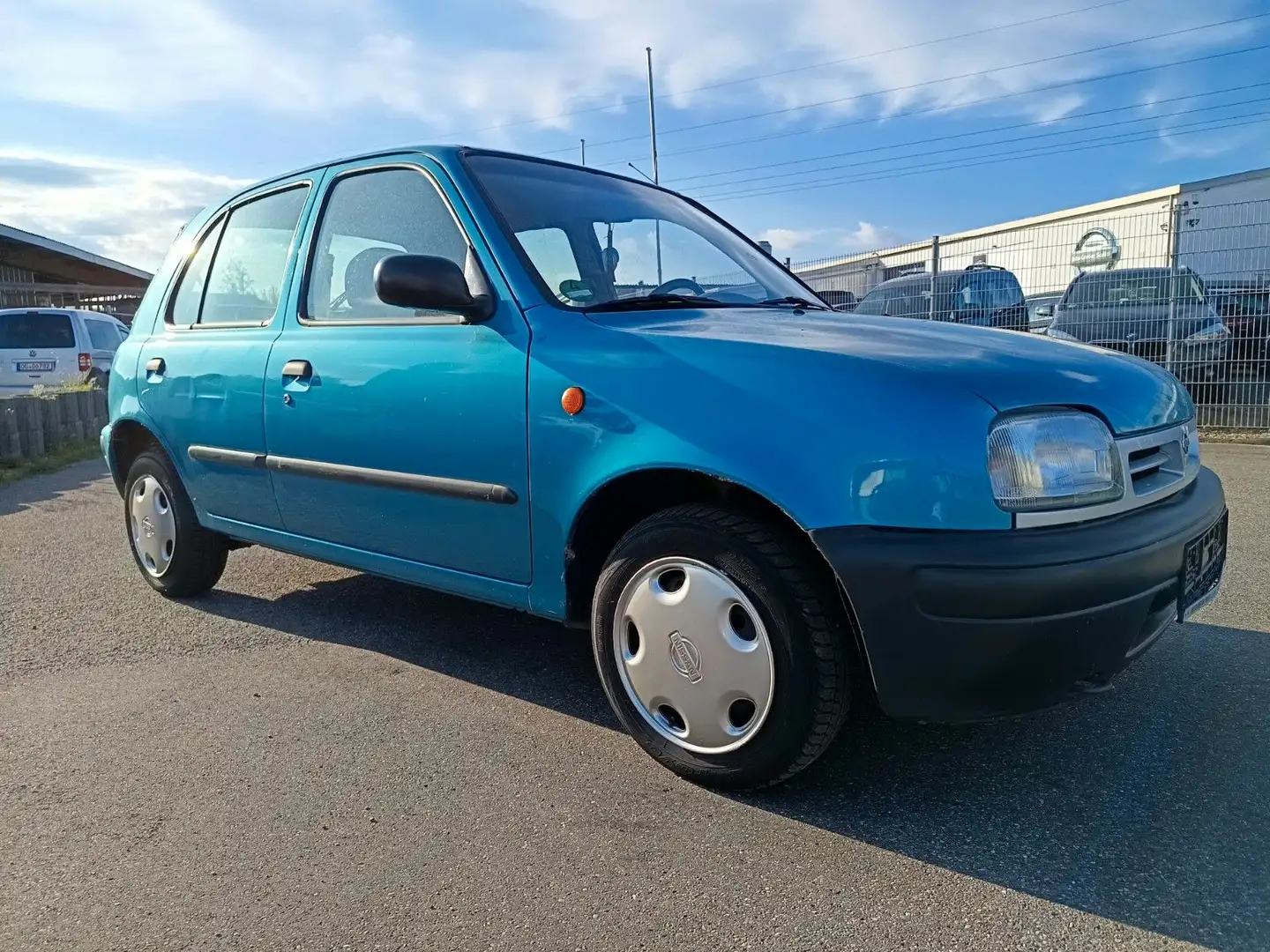 Nissan Micra Automatik Blau - 1