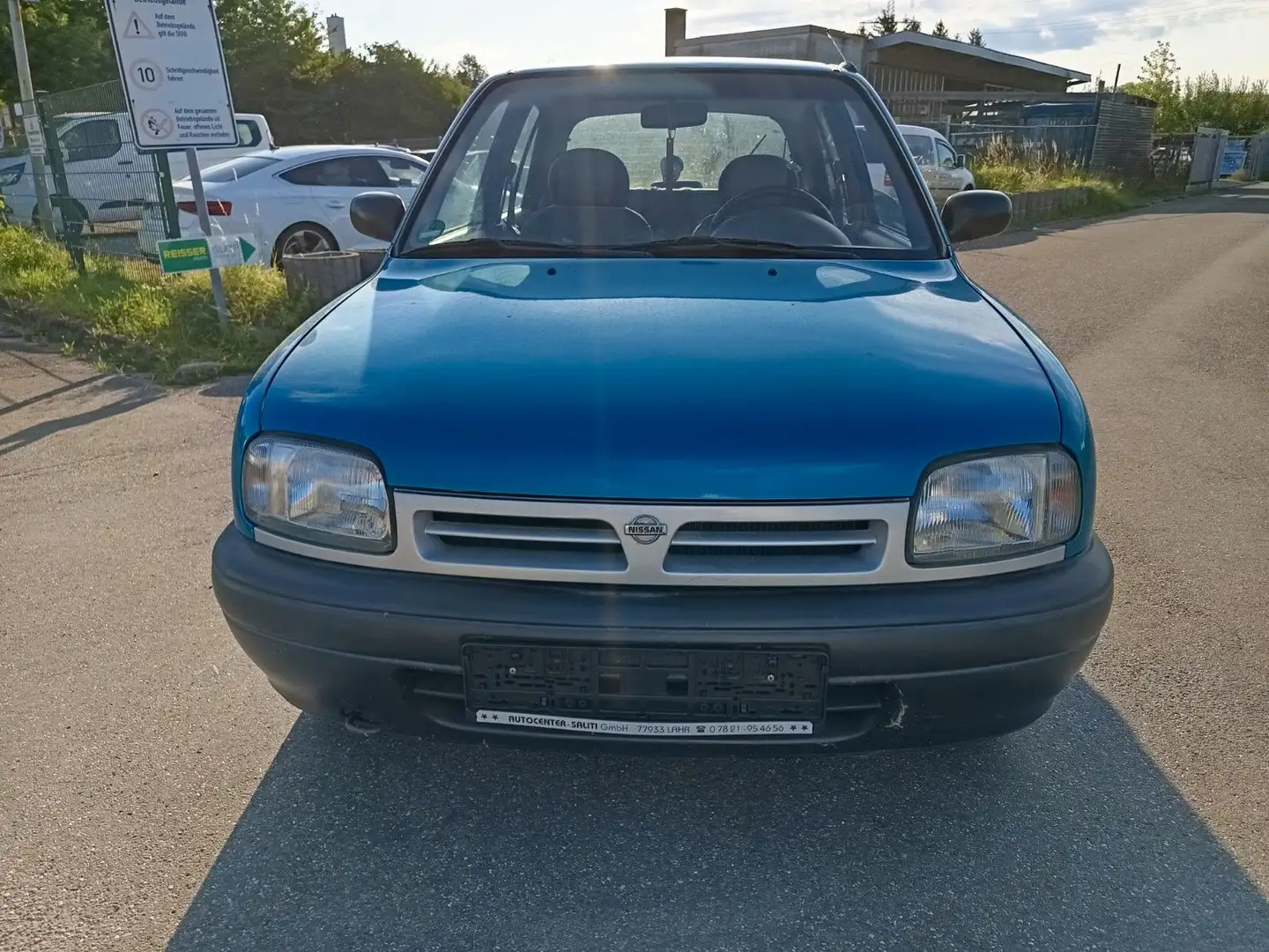 Nissan Micra Automatik Blau - 2