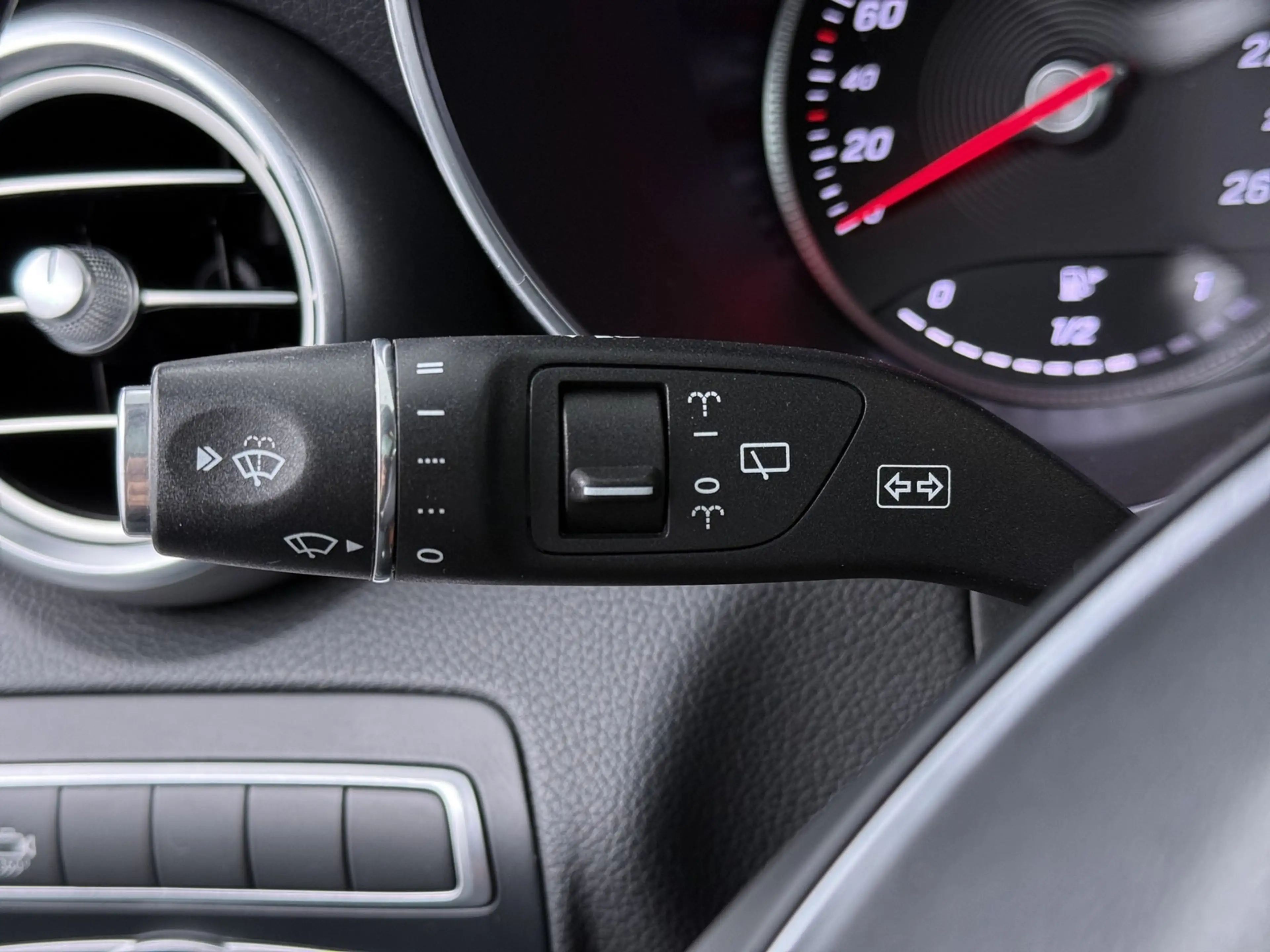 Mercedes-Benz GLC 350 350e 4MATIC Premium Plus — photo 24