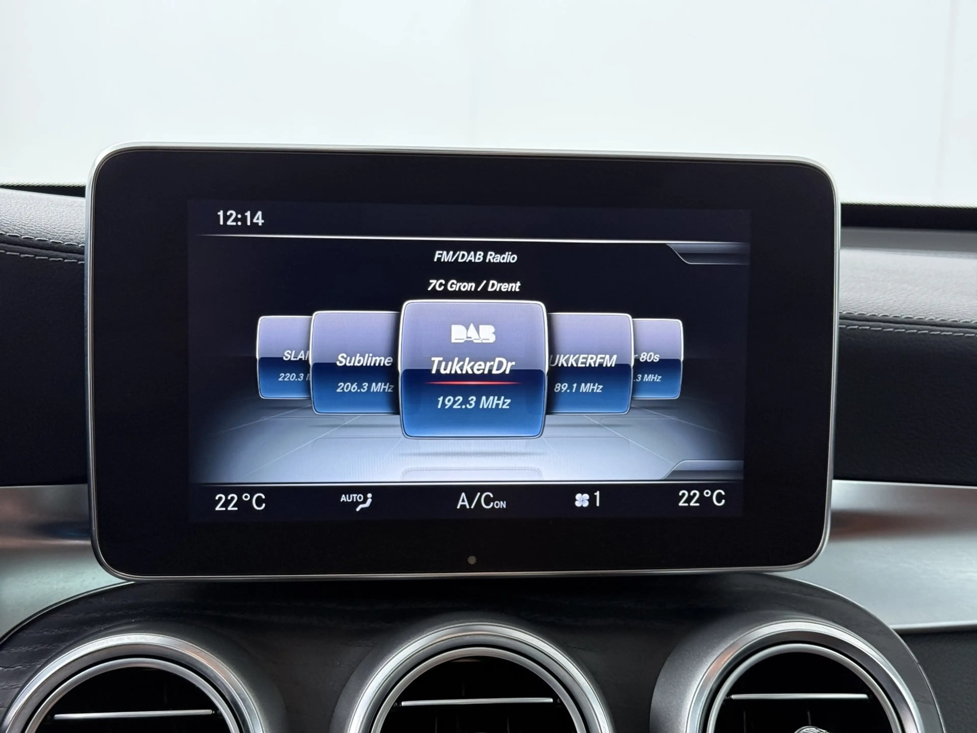 Mercedes-Benz GLC 350 350e 4MATIC Premium Plus — photo 30