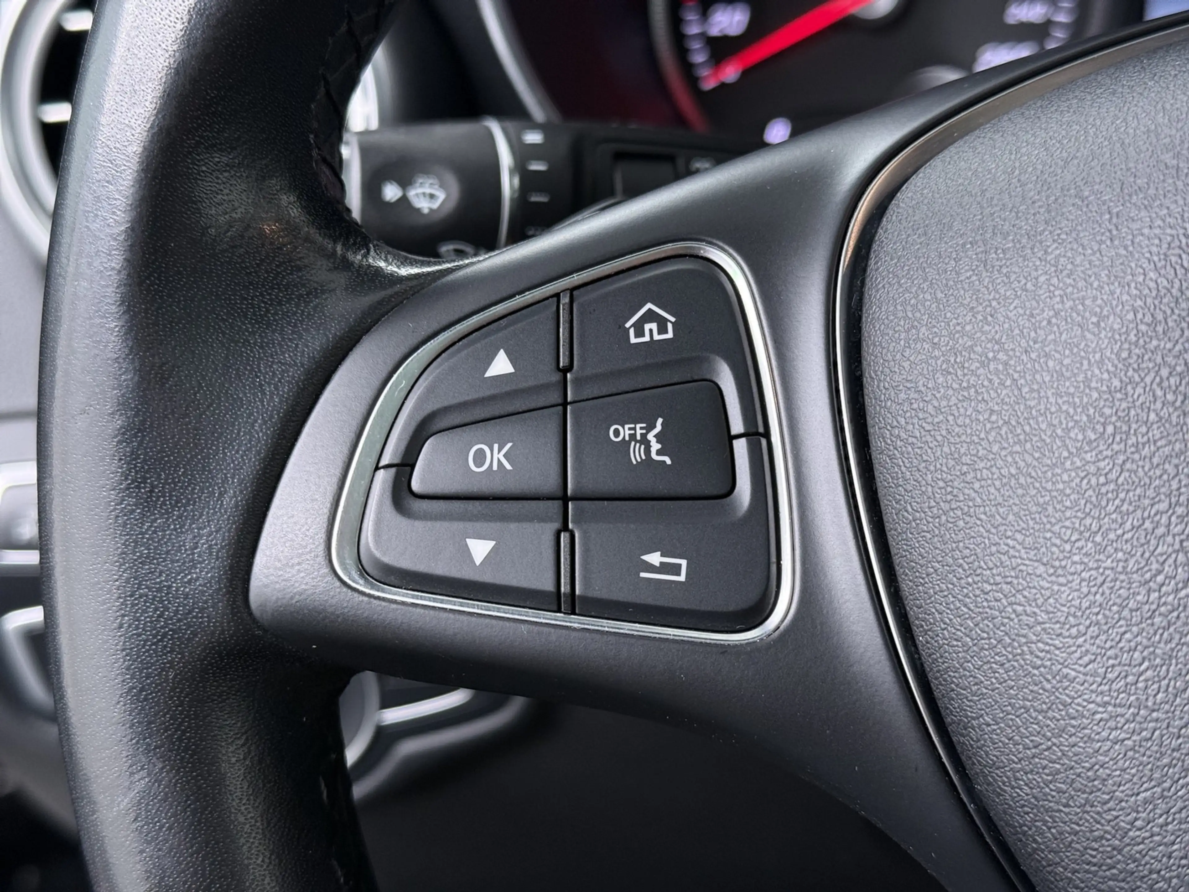 Mercedes-Benz GLC 350 350e 4MATIC Premium Plus — photo 26