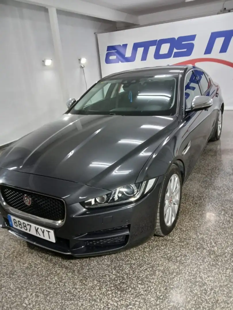 Jaguar XE 2.0i4D HSE RWD Aut. 180 Gris - 2