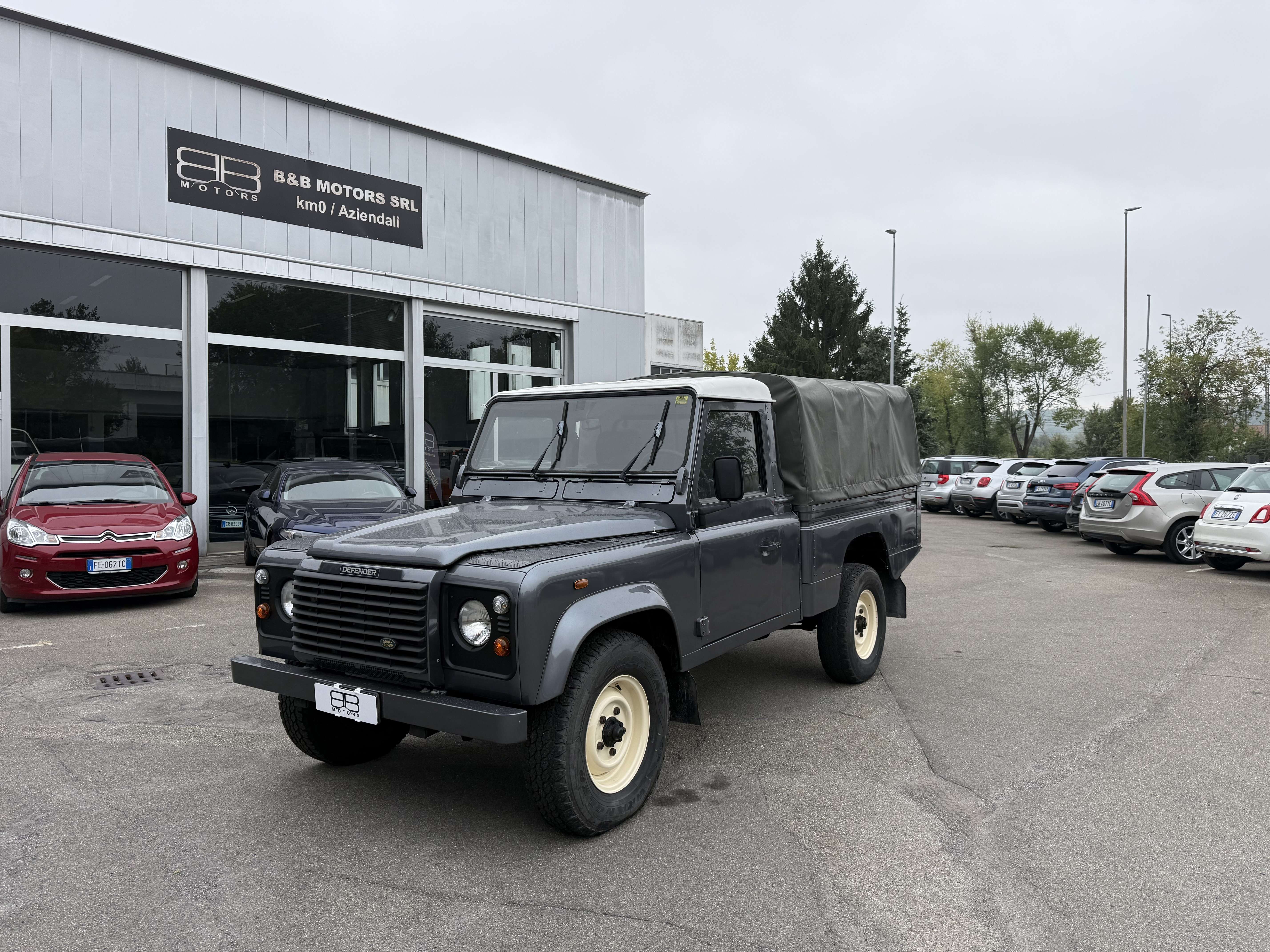 Land Rover Defender