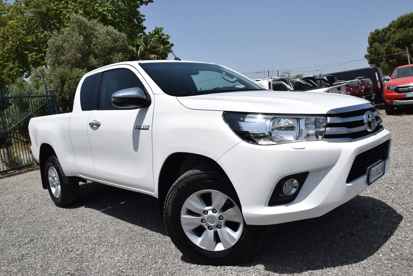 Toyota Hilux 4X4 EXTRACAB 4POSTI CASSONE LUNGO 2.4D-4D IVA DETR Bianco - 1