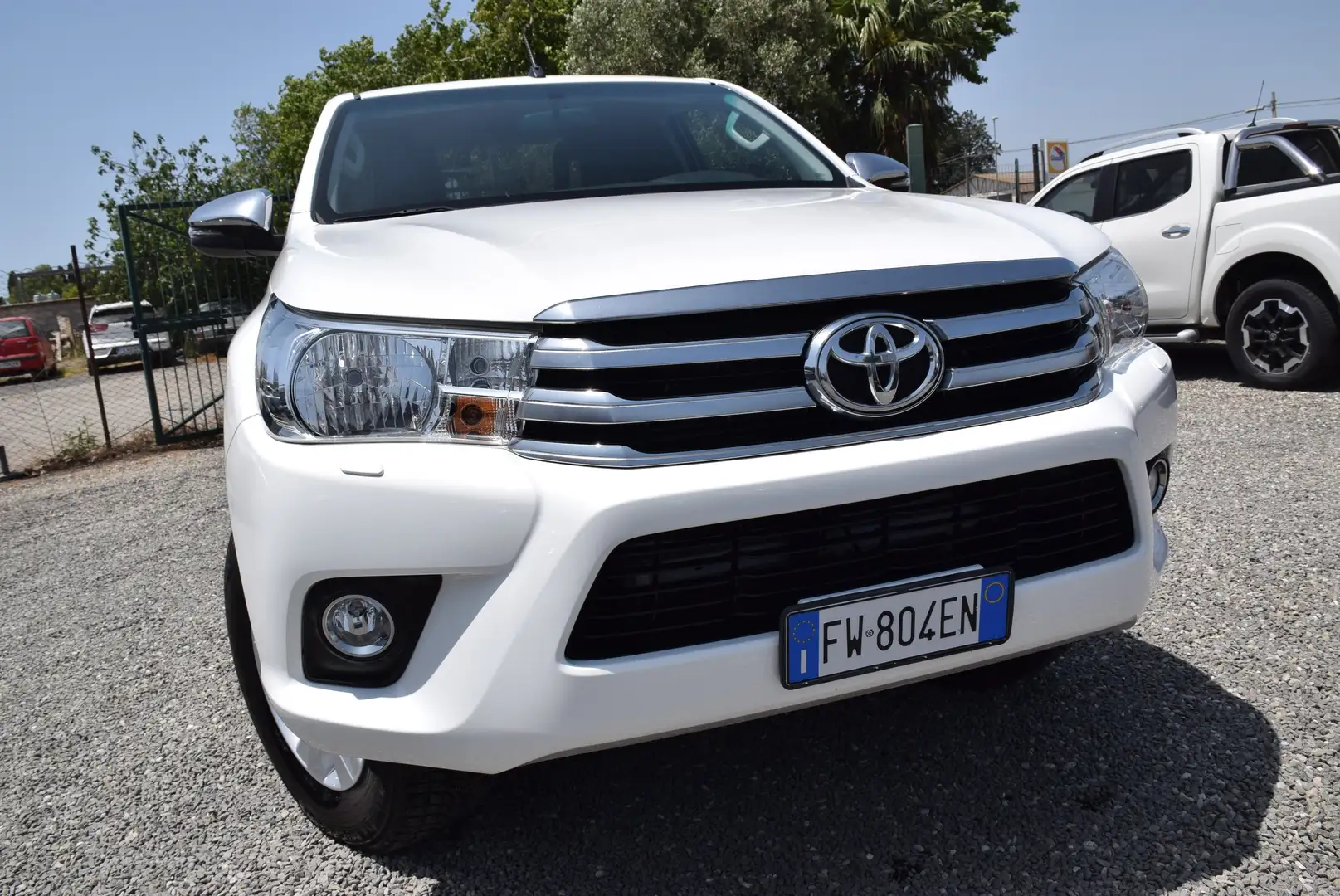 Toyota Hilux 4X4 EXTRACAB 4POSTI CASSONE LUNGO 2.4D-4D IVA DETR Bianco - 2