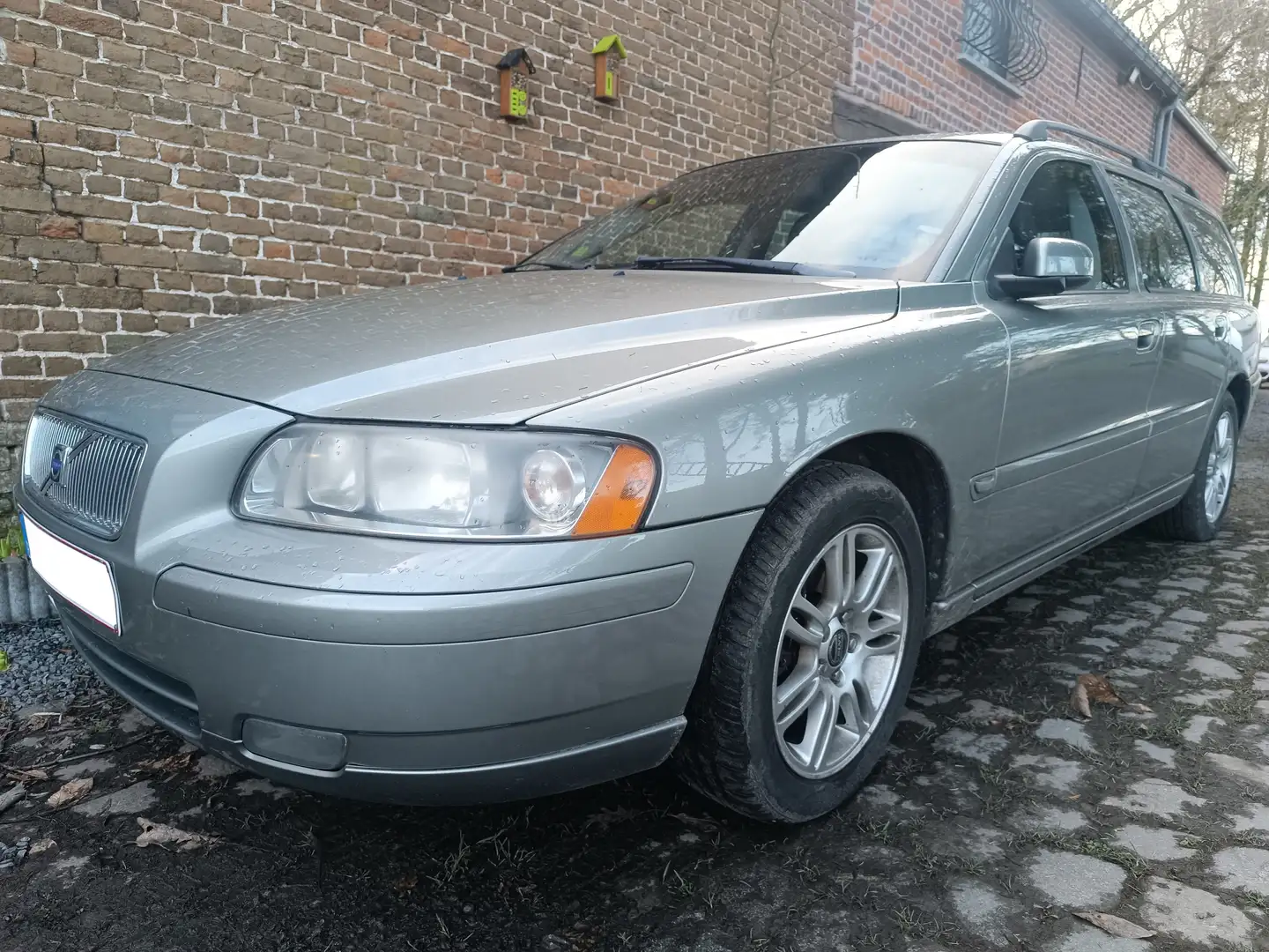 Volvo V70 V70 2.4 Turbo - D Momentum Geartronic Gris - 1