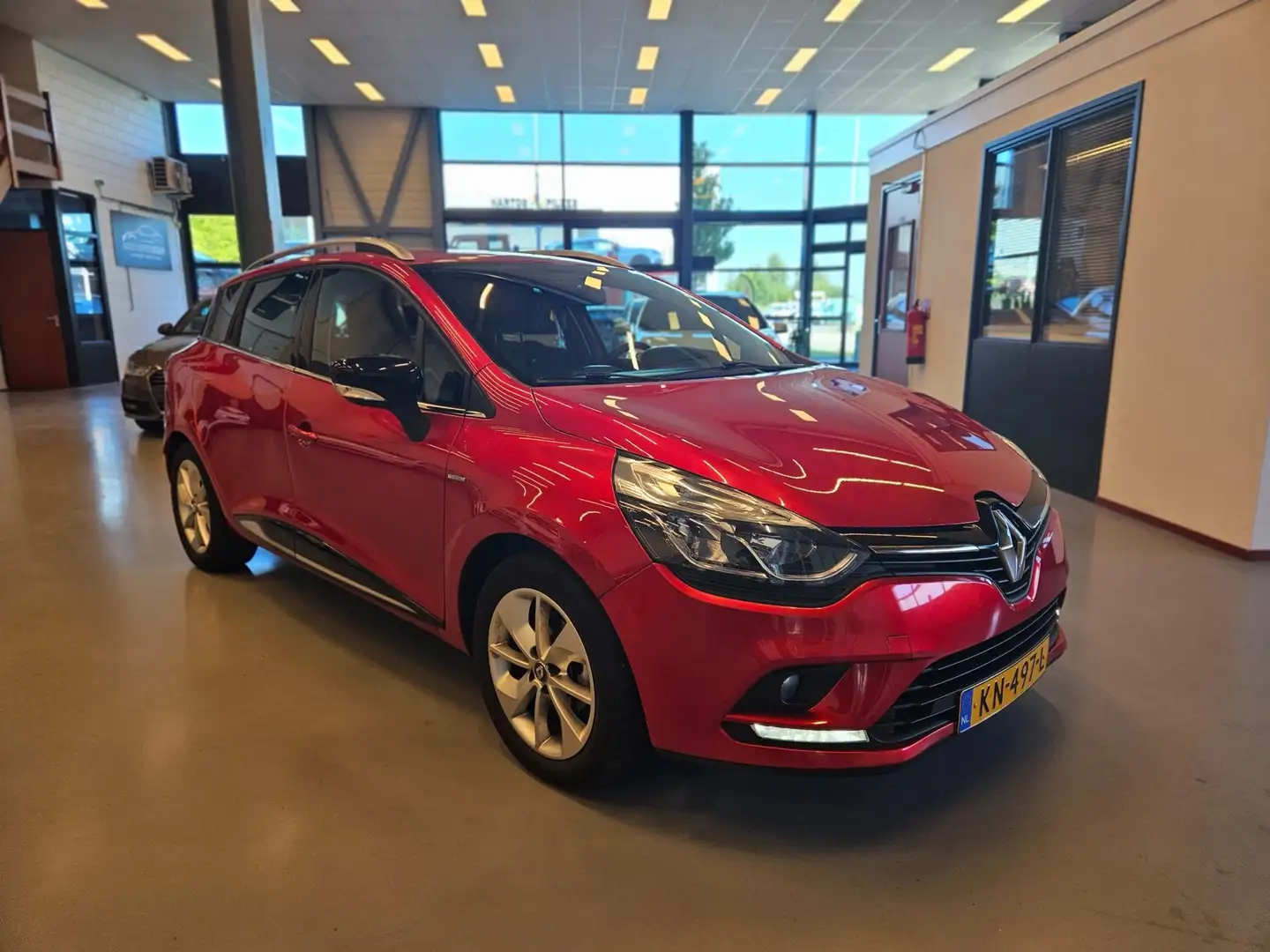 Renault Clio Estate 0.9 TCe Limited nieuwe CarPlay groot scherm Rood - 1