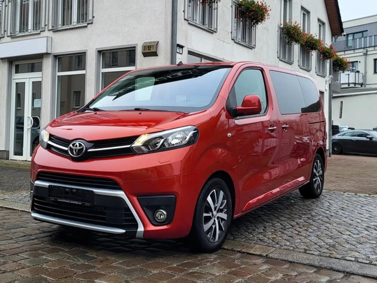 Toyota Proace Verso Family Comf. 8-SITZ HUD TOTW PANO Rouge - 1