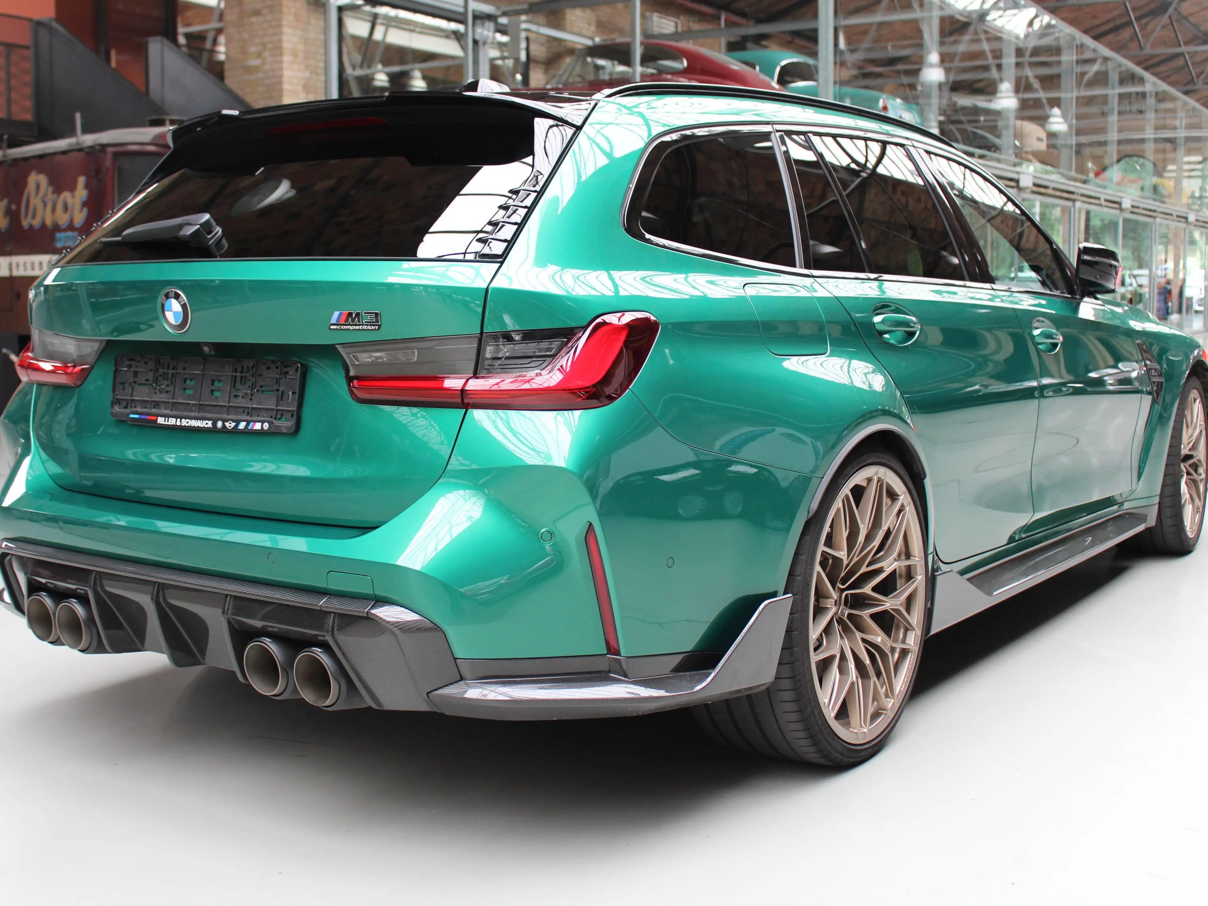 BMW M3 M3 Competition Touring M xDrive — photo 4