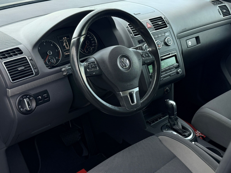 Volkswagen Touran 2.0 TDI DSG Life+AHK+BiXenon+PDC+SHZ+16'' — photo 14