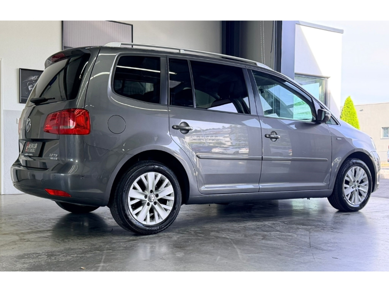 Volkswagen Touran 2.0 TDI DSG Life+AHK+BiXenon+PDC+SHZ+16'' — photo 6