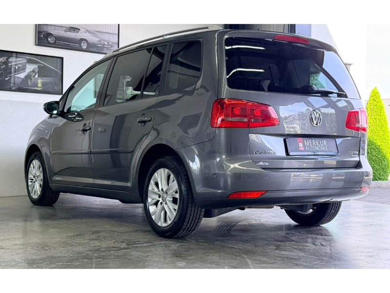 Volkswagen Touran 2.0 TDI DSG Life+AHK+BiXenon+PDC+SHZ+16'' — photo 4