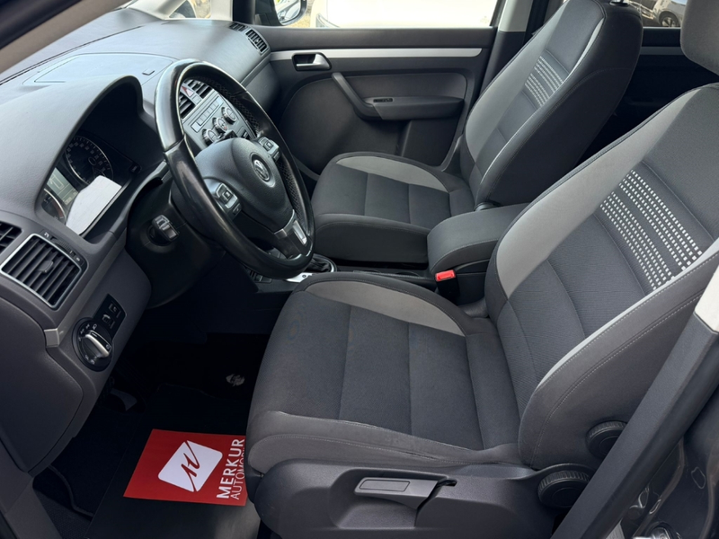 Volkswagen Touran 2.0 TDI DSG Life+AHK+BiXenon+PDC+SHZ+16'' — photo 13