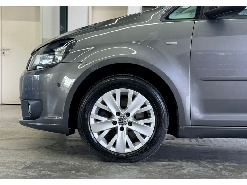 Volkswagen Touran 2.0 TDI DSG Life+AHK+BiXenon+PDC+SHZ+16'' — photo 10