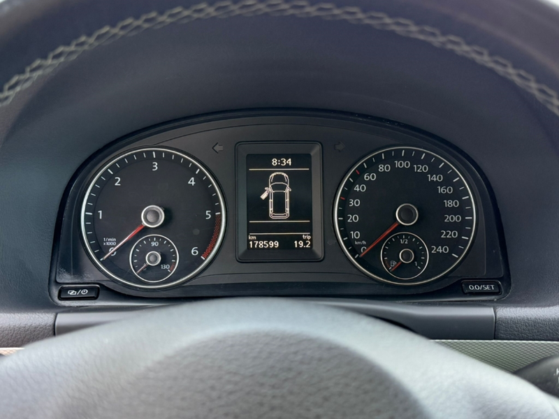 Volkswagen Touran 2.0 TDI DSG Life+AHK+BiXenon+PDC+SHZ+16'' — photo 15