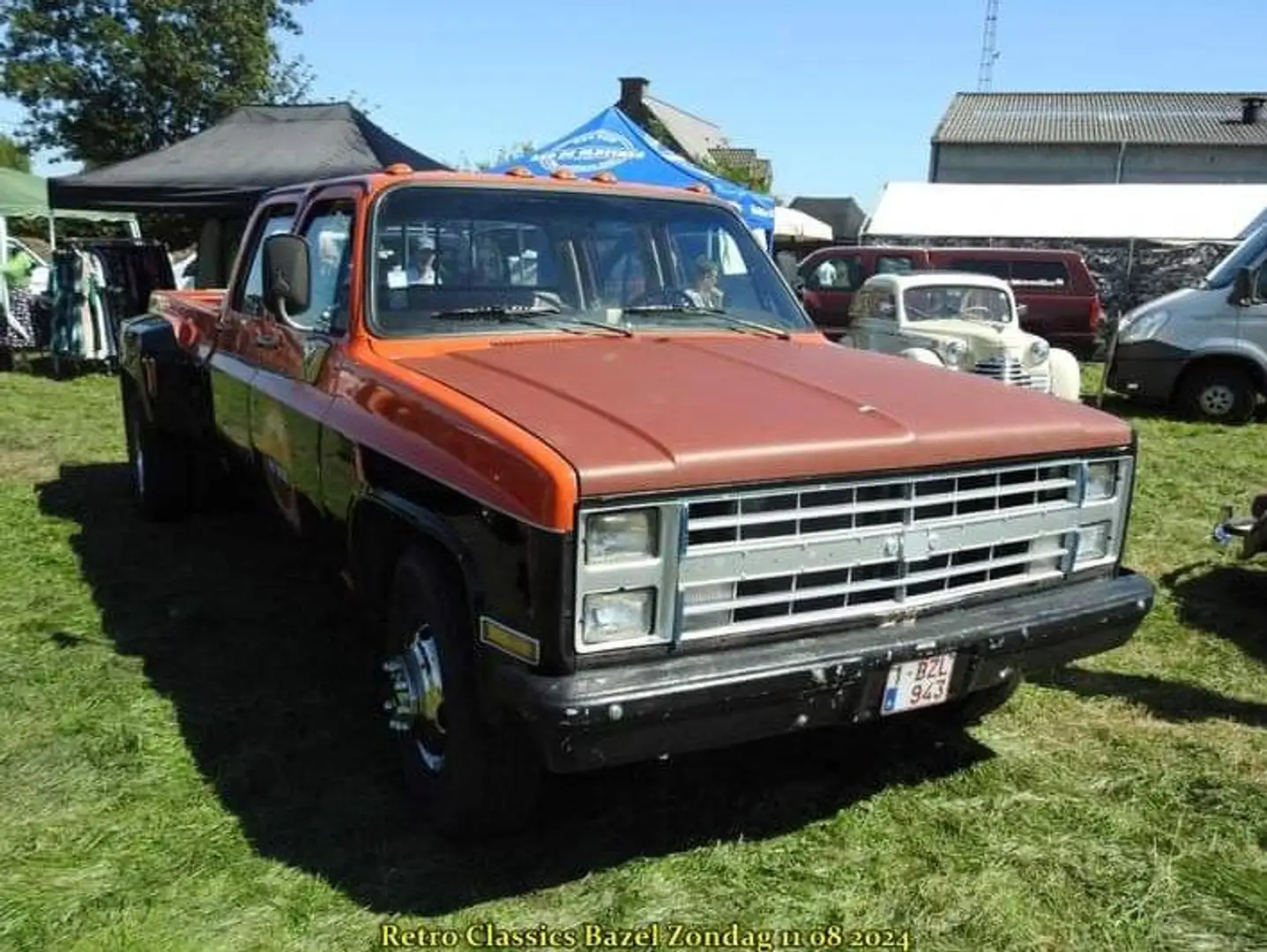 Chevrolet Silverado Pick up Orange - 2
