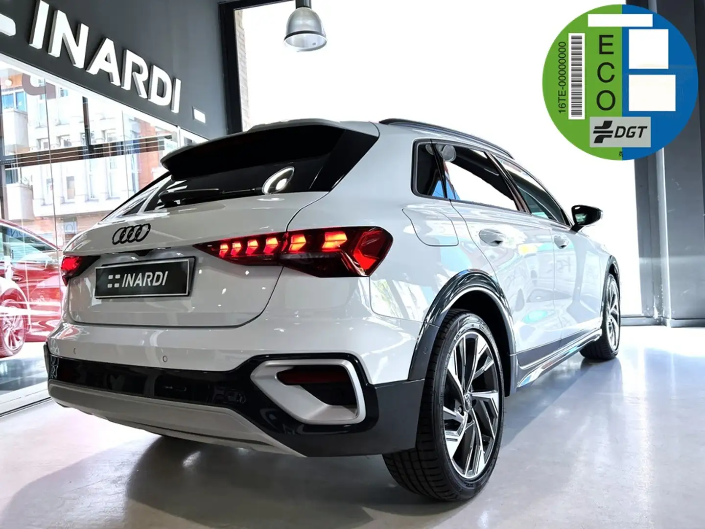 Audi A3 TFSI Genuine S-tronic 110kW Blanco - 2