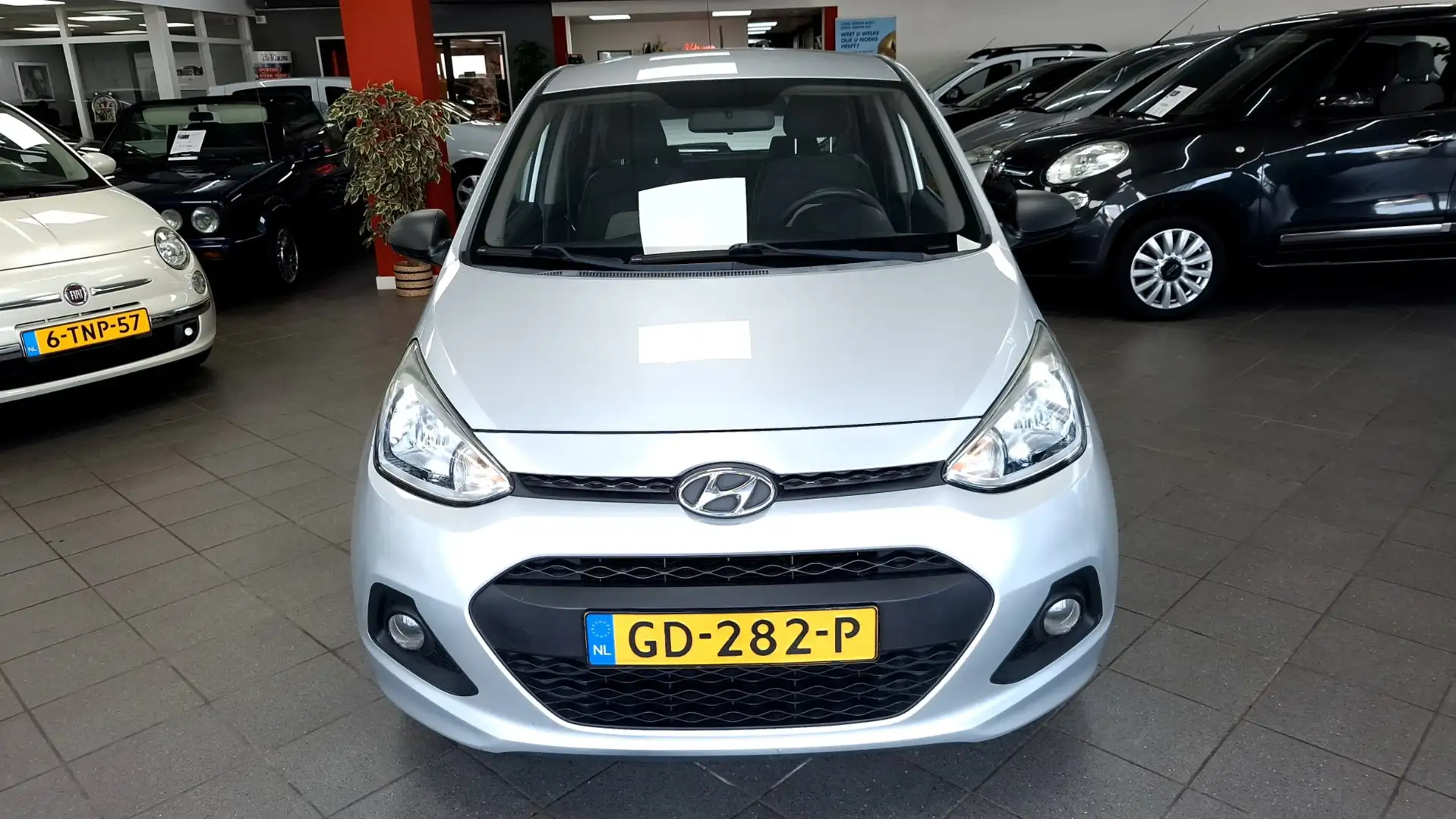 Hyundai i10 1.0i i-Drive Zilver - 2