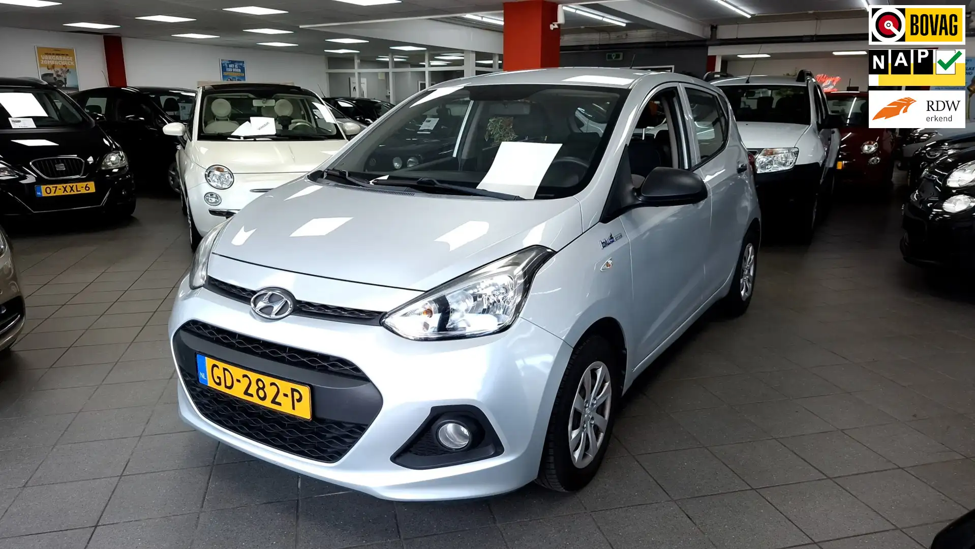 Hyundai i10 1.0i i-Drive Zilver - 1