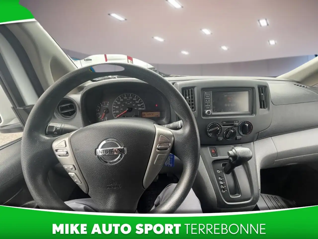 Nissan NV200 снимка Nissan NV200