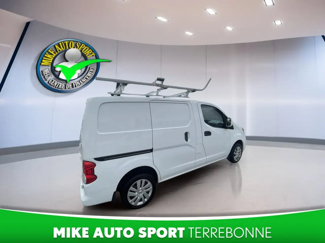 Nissan NV200 снимка Nissan NV200