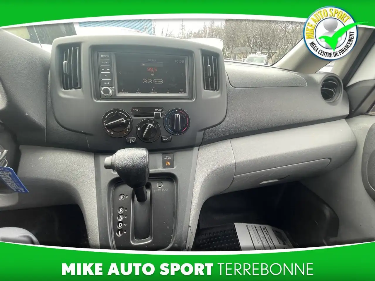 Nissan NV200 снимка Nissan NV200