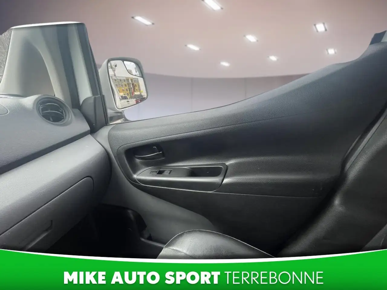 Nissan NV200 снимка Nissan NV200