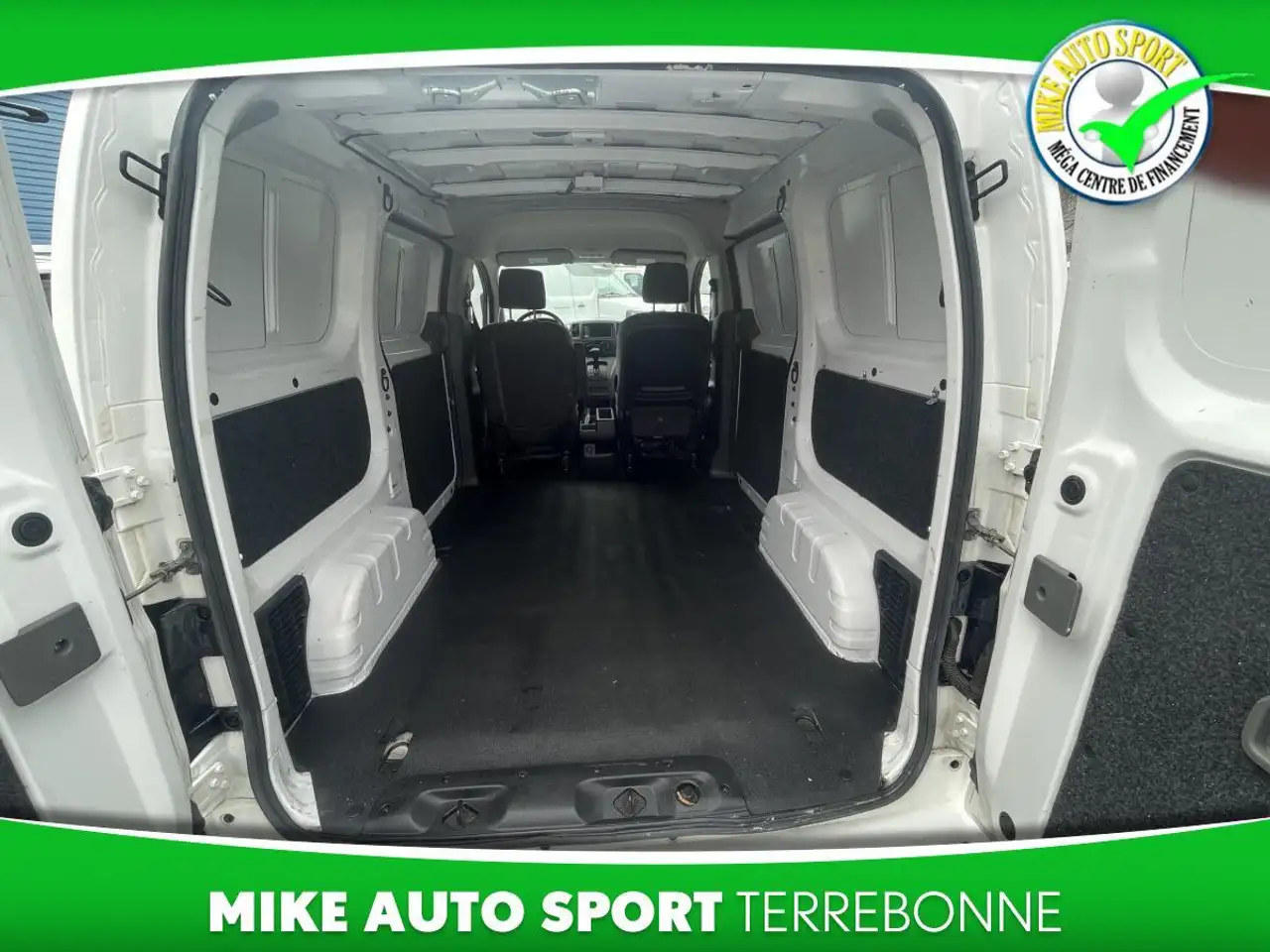 Nissan NV200 снимка Nissan NV200